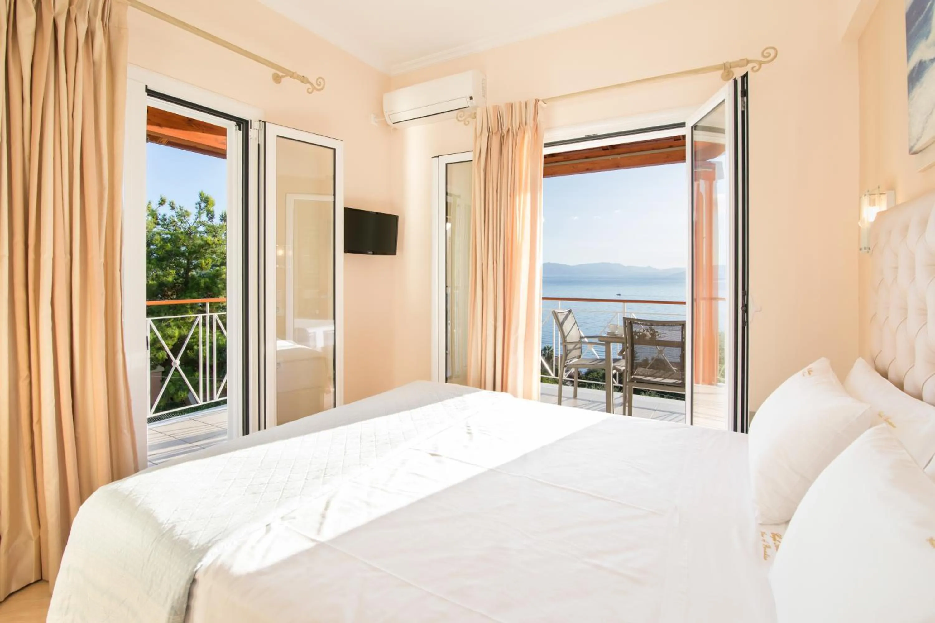 Bedroom, Bed in Brentanos Apartments - A - View of Paradise