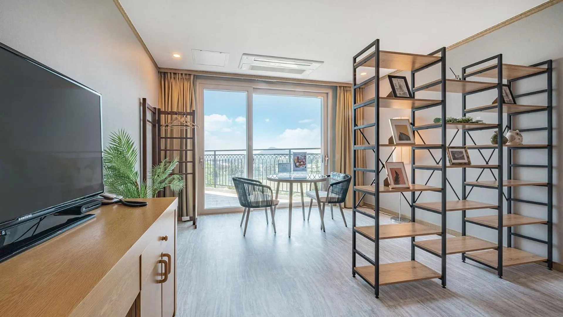 Dining area in J View Hotel