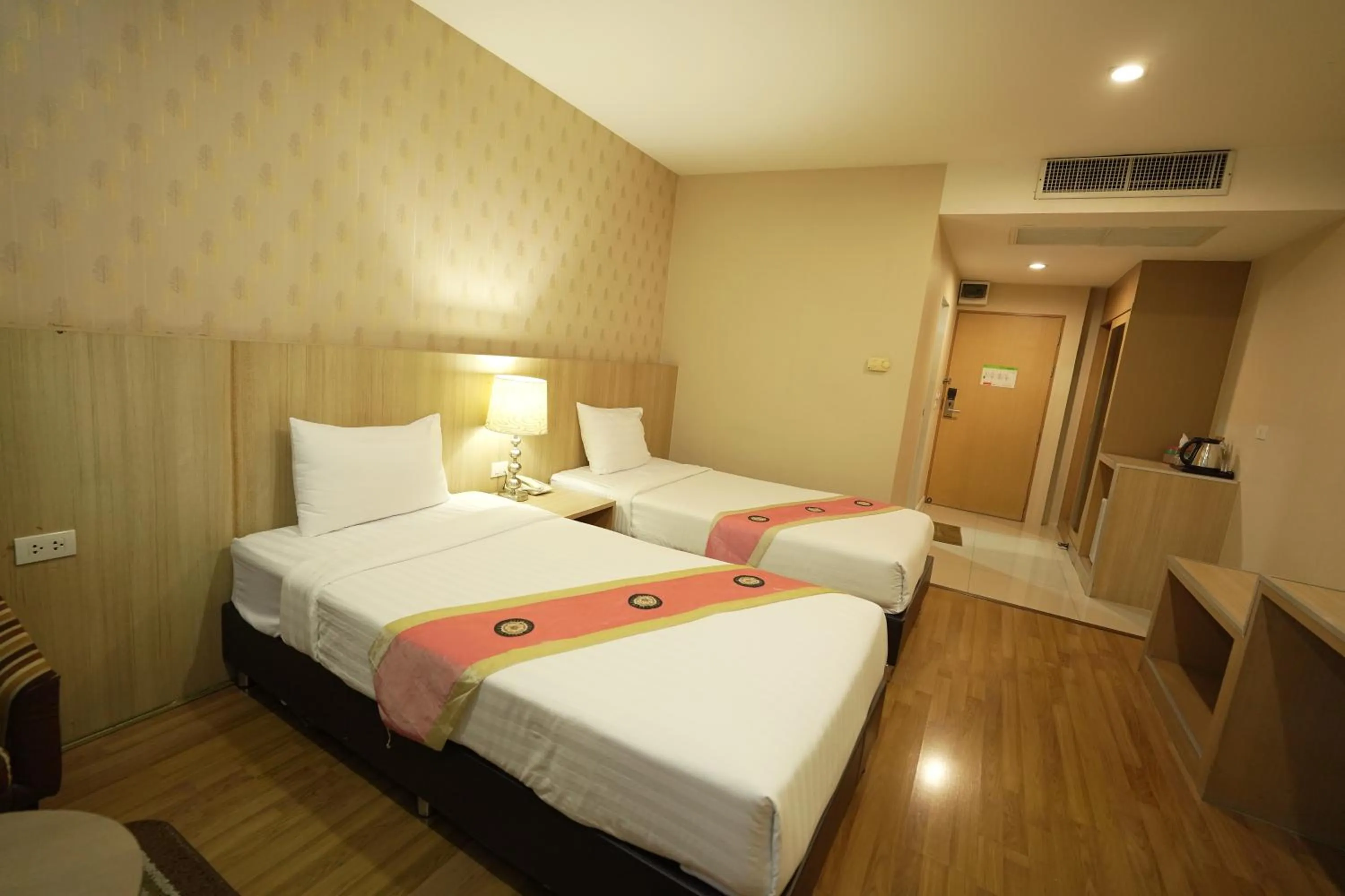 Bed in Three Seasons Bangkok