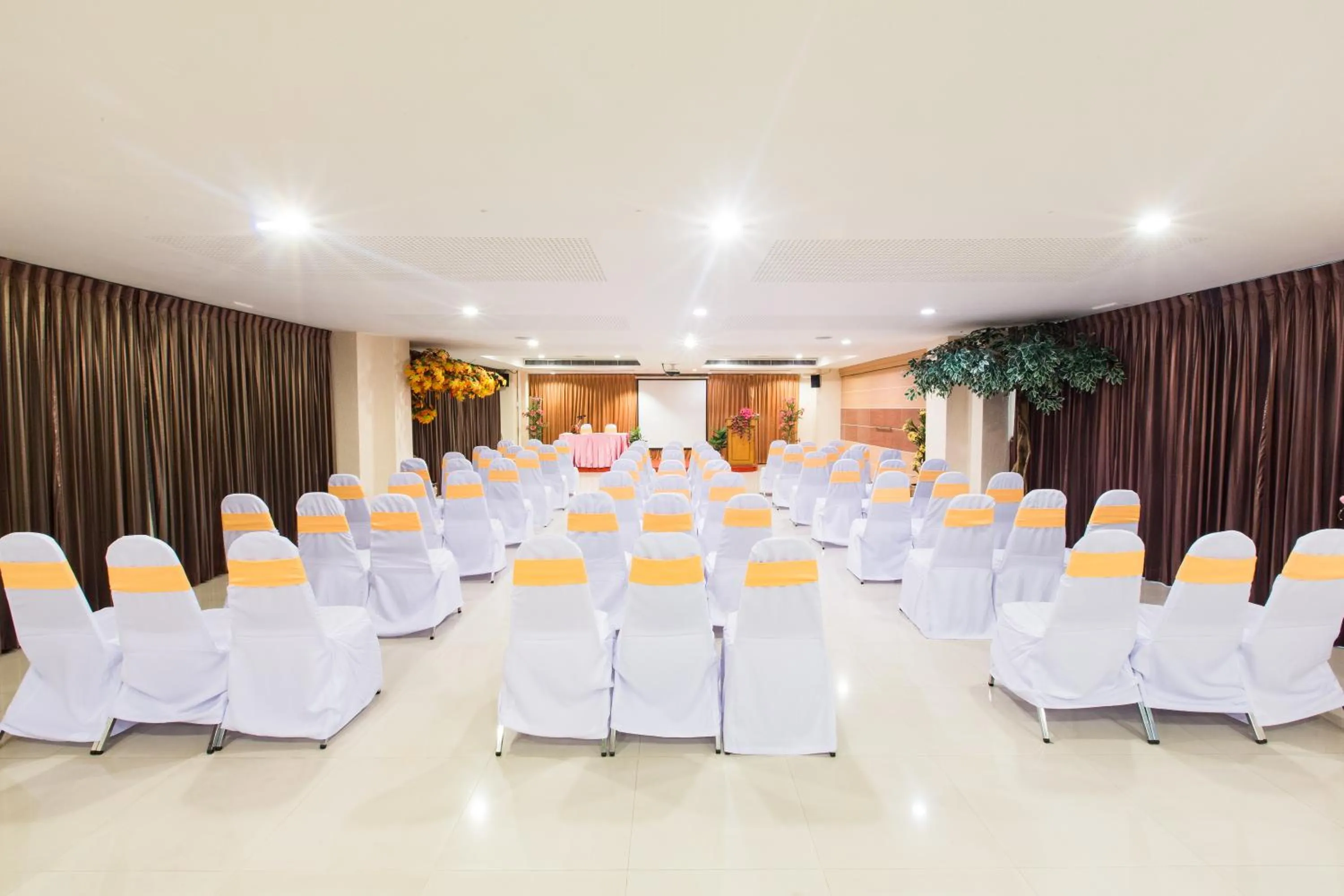 Business facilities in Three Seasons Bangkok