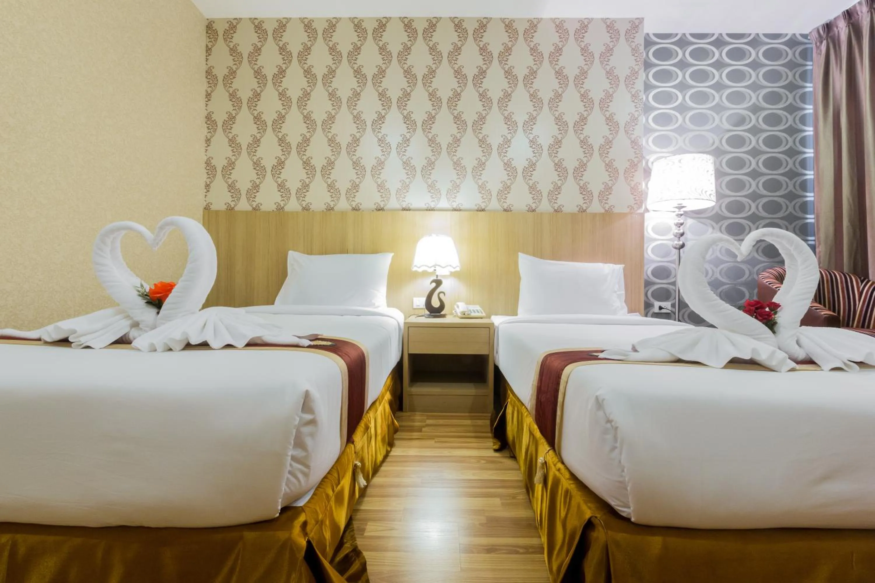 Bed in Three Seasons Bangkok