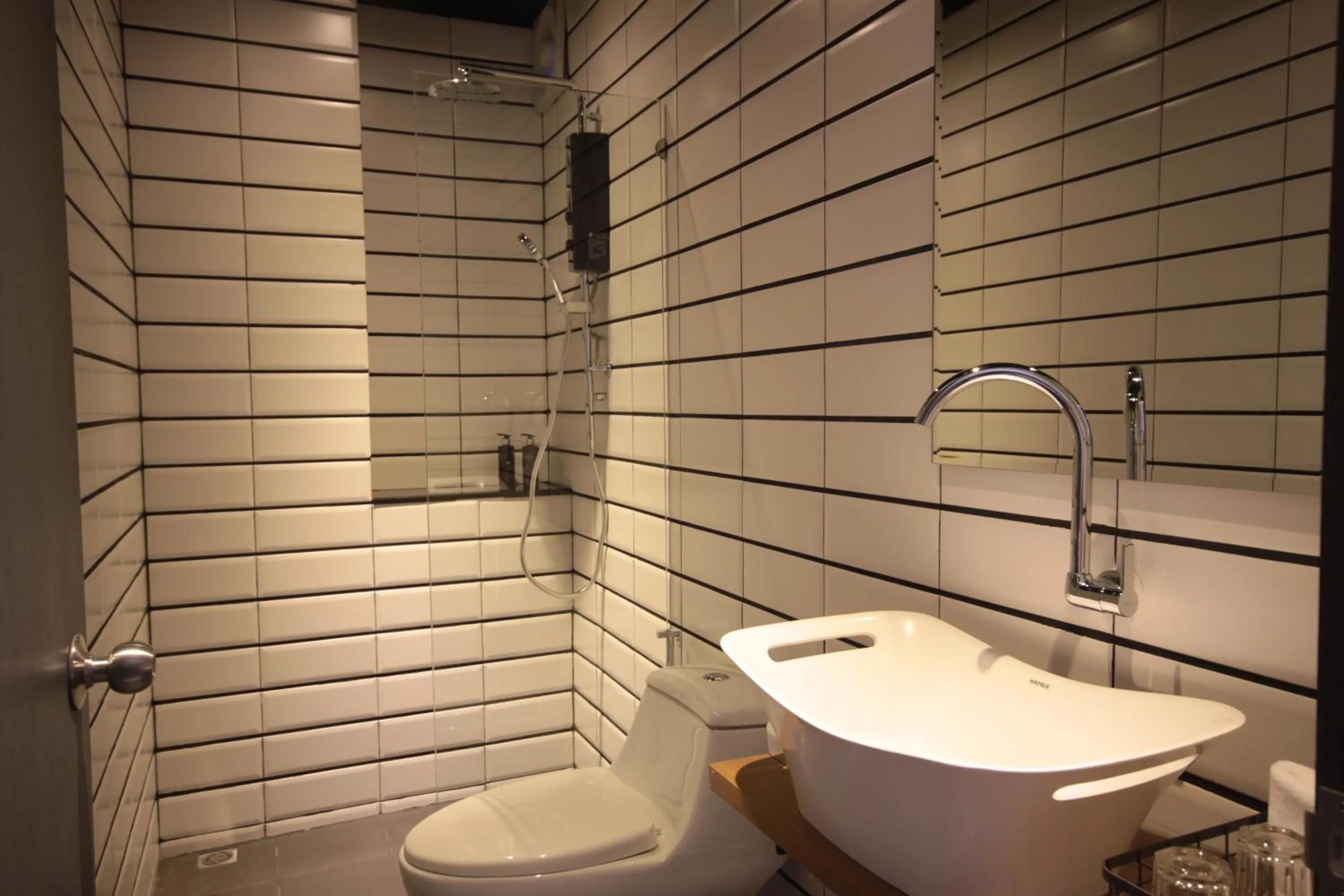 Shower in La Pause Hatyai