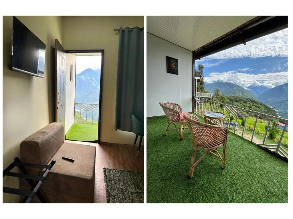 Balcony/Terrace in The Hills Inn Resort Guptkashi