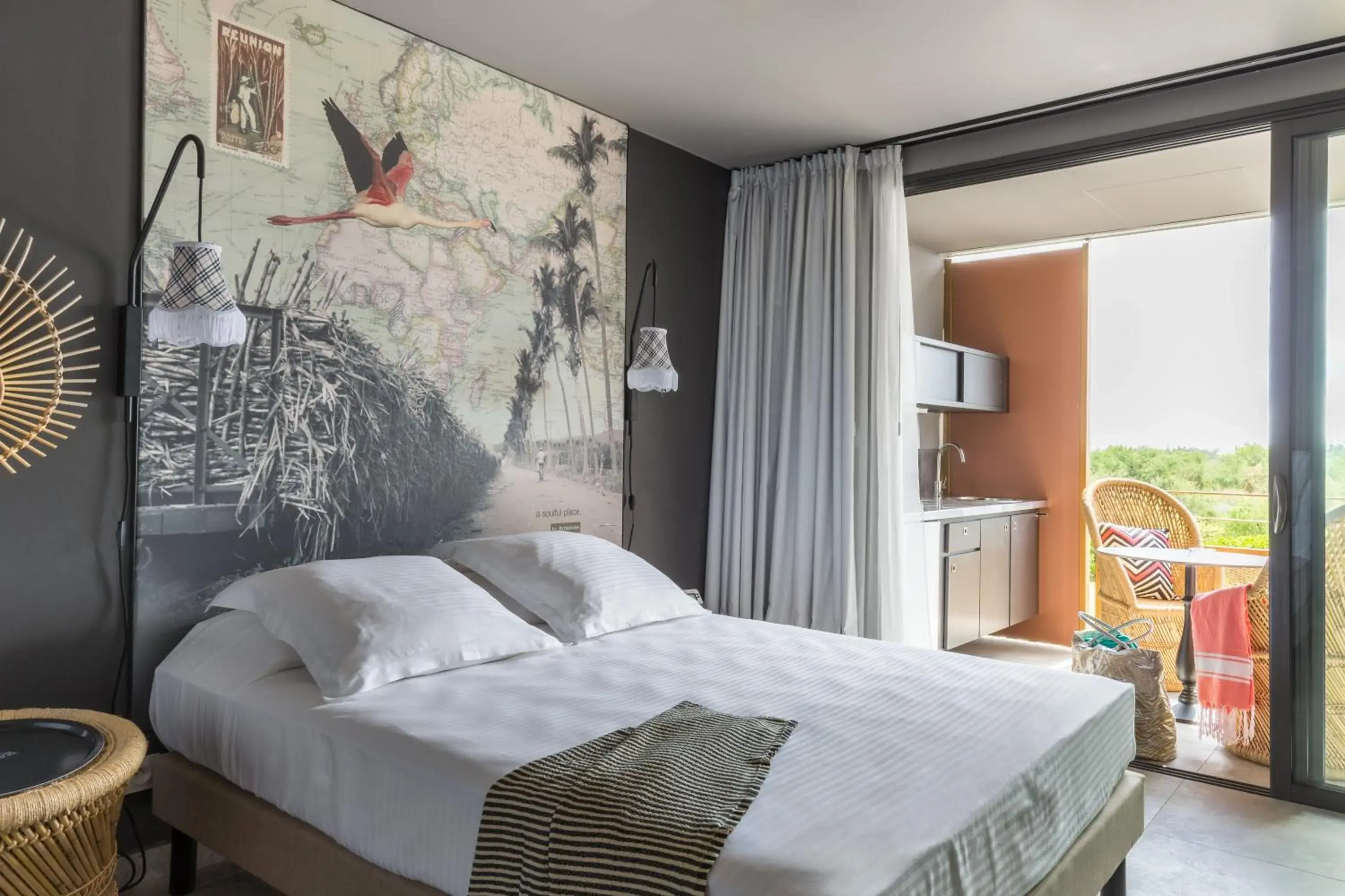 Kitchenette Superior Triple in Dina Morgabine Saint Gilles Kitchenette Superior Triple in Dina Morgabine Saint Gilles