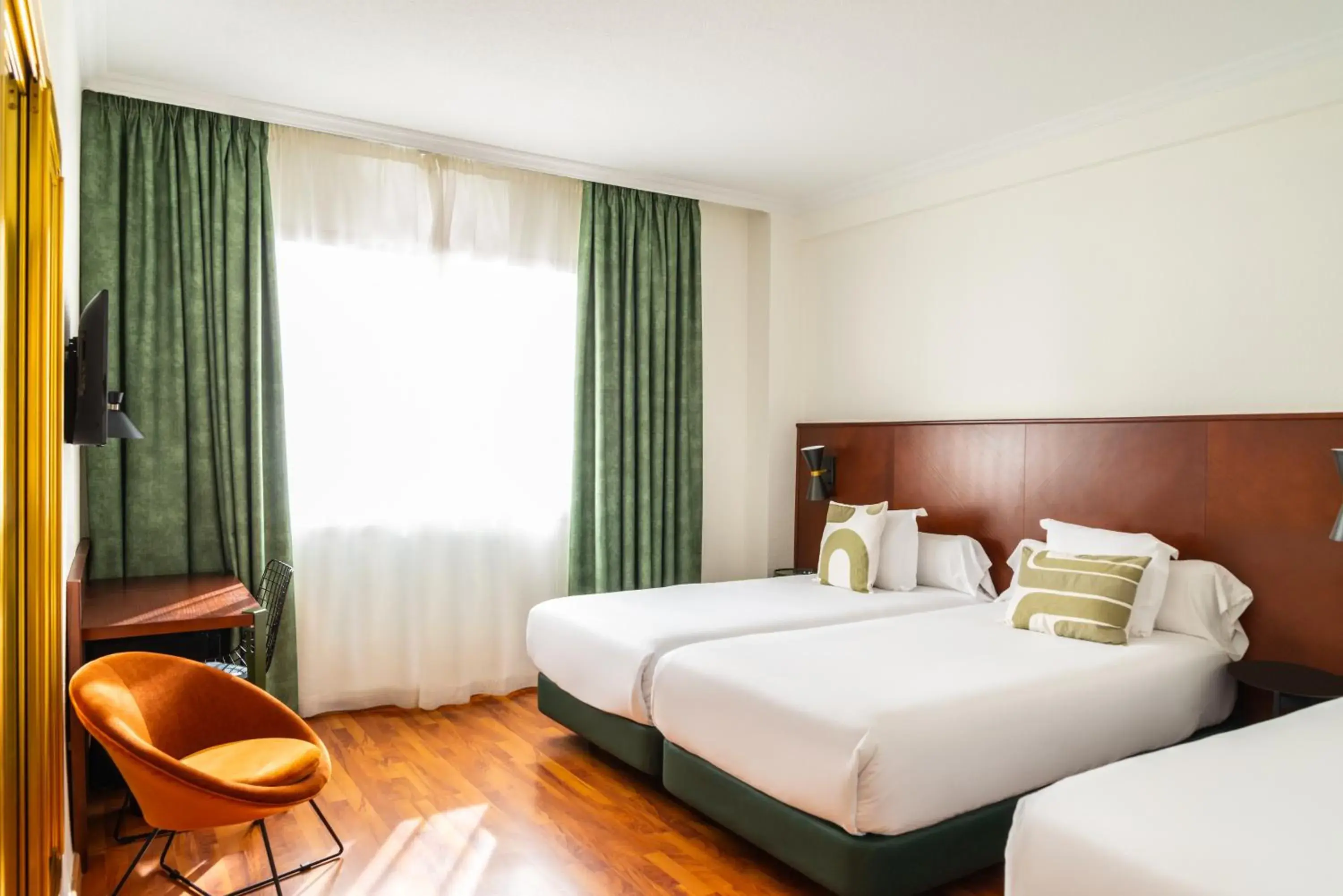 Triple Room in Hotel Casón del Tormes by HappyCulture Triple Room in Hotel Casón del Tormes by HappyCulture