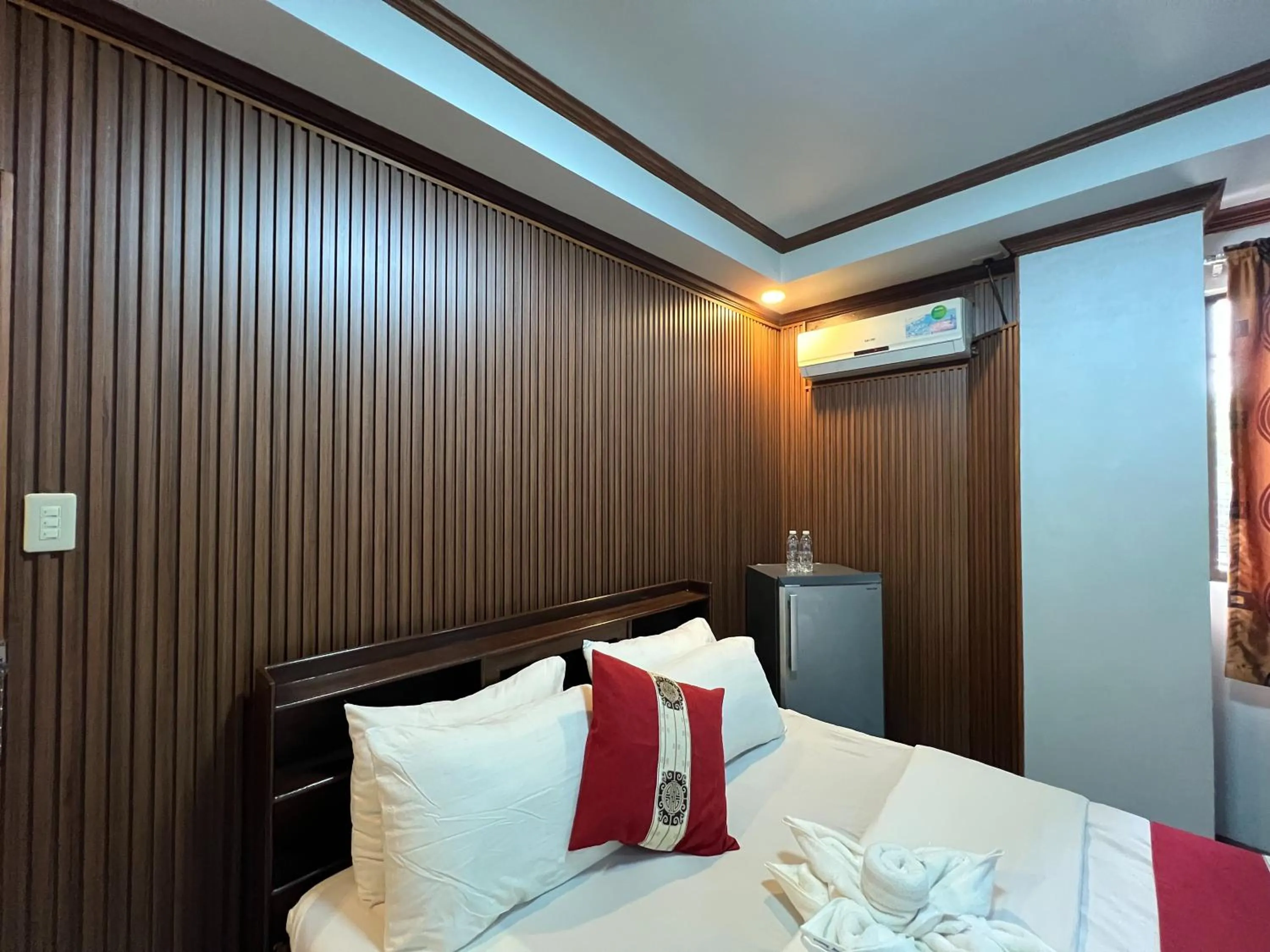 Bedroom, Bed in Rossa Hotel