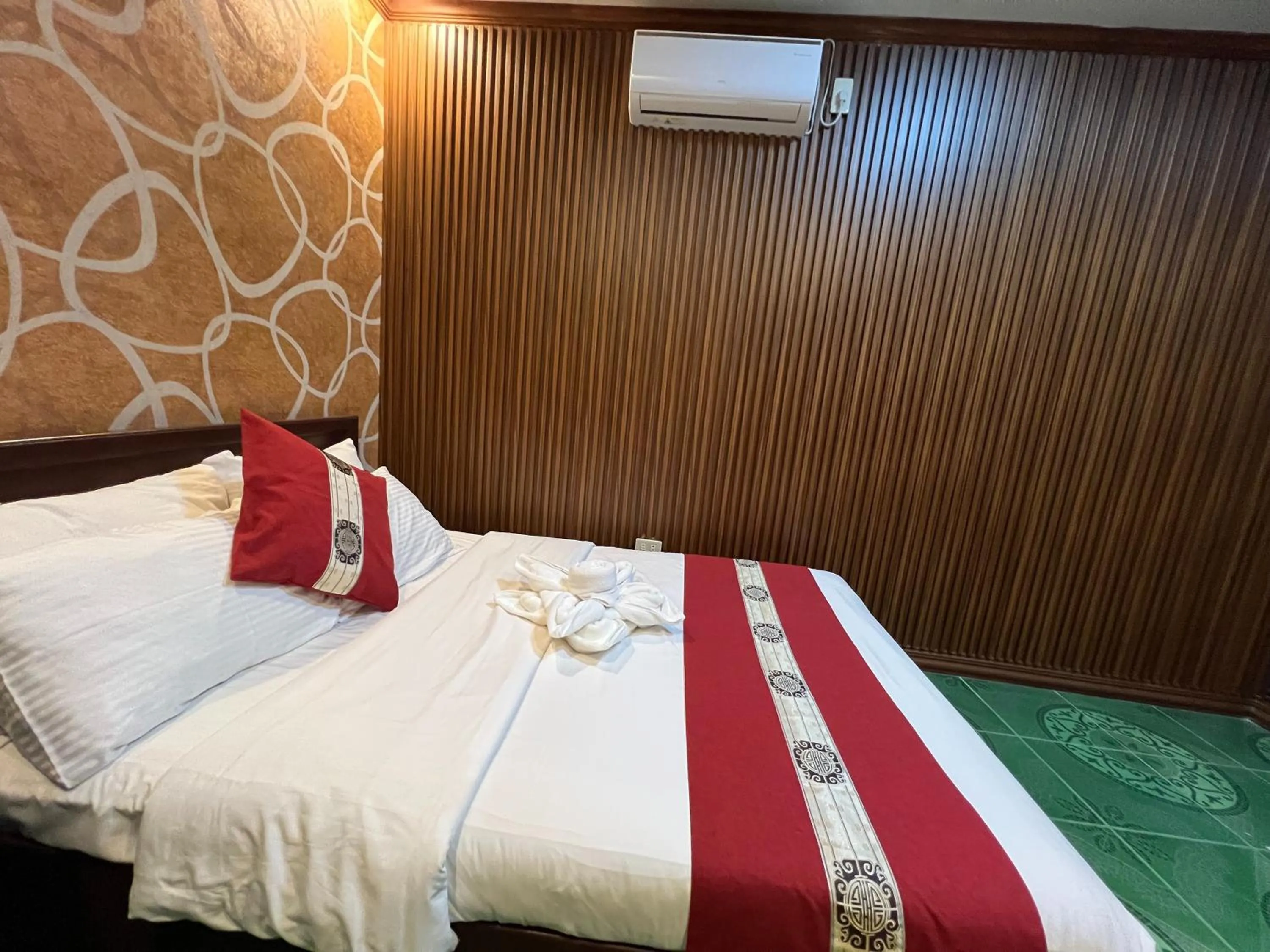 Bedroom, Bed in Rossa Hotel