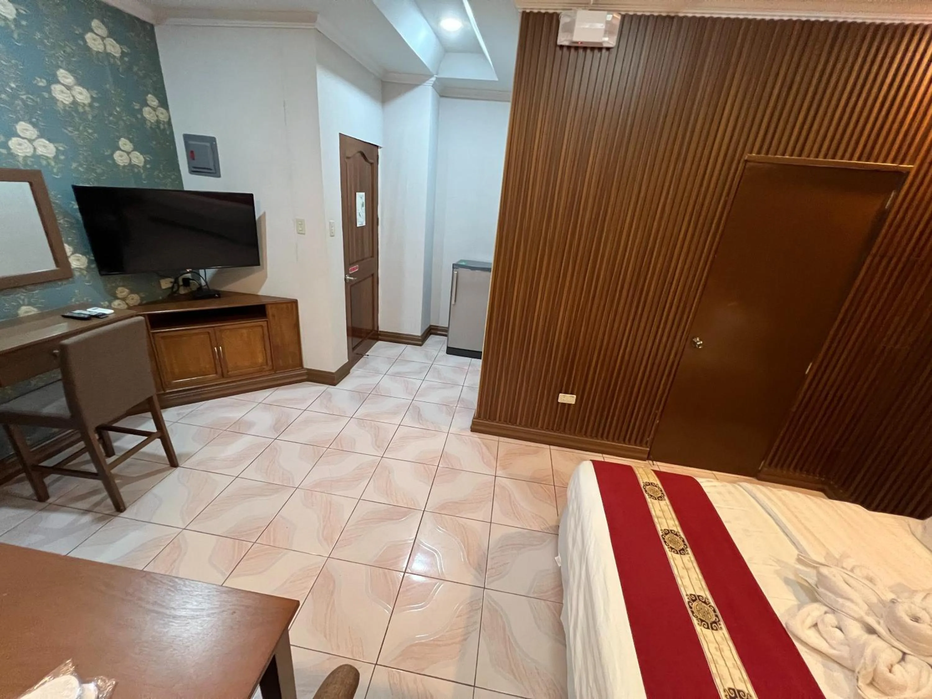 TV and multimedia, Bed in Rossa Hotel