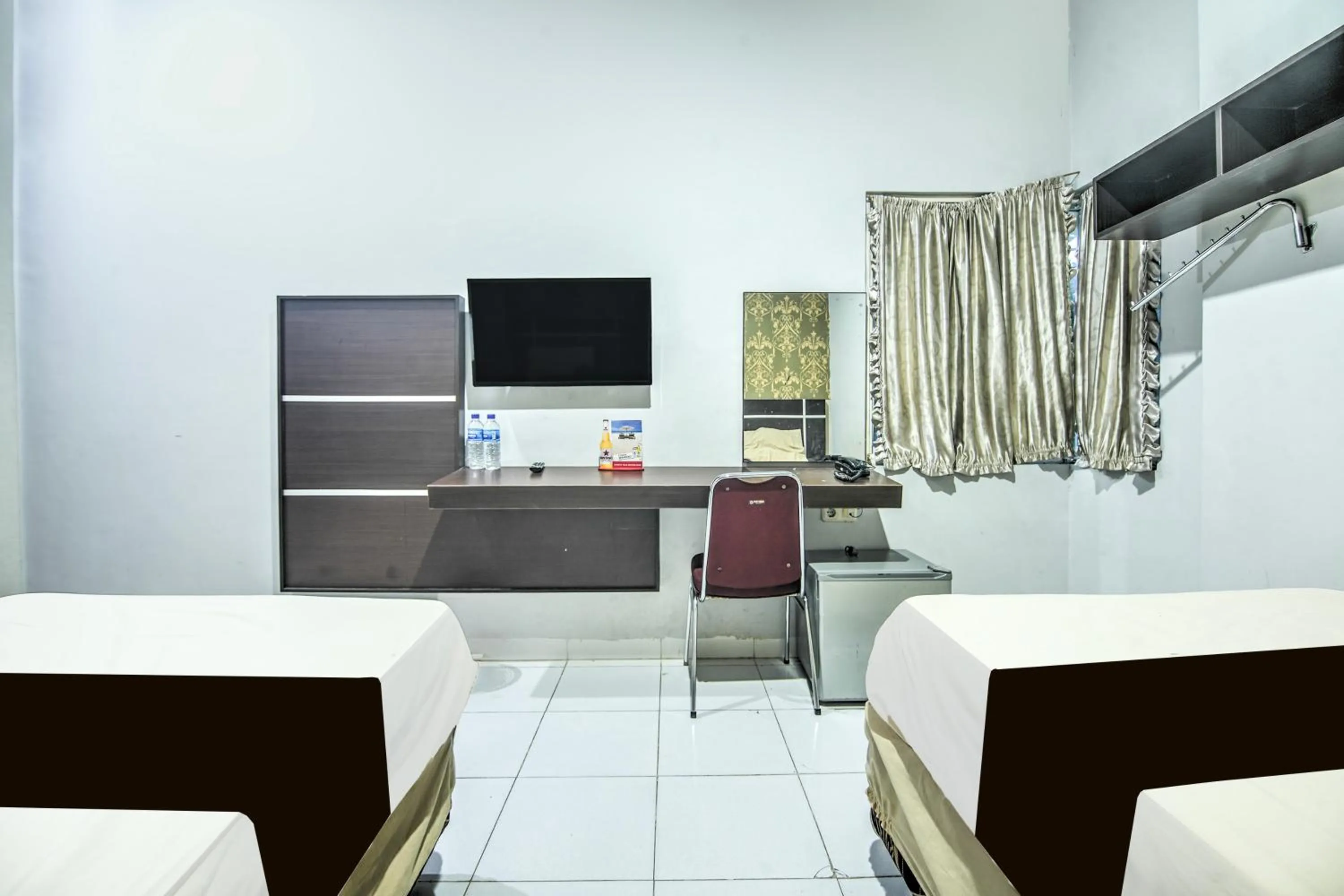 Bedroom, Bed in Hotel O Makassar near Mall Panakukang formerly Hotel Lucky Inn Makassar