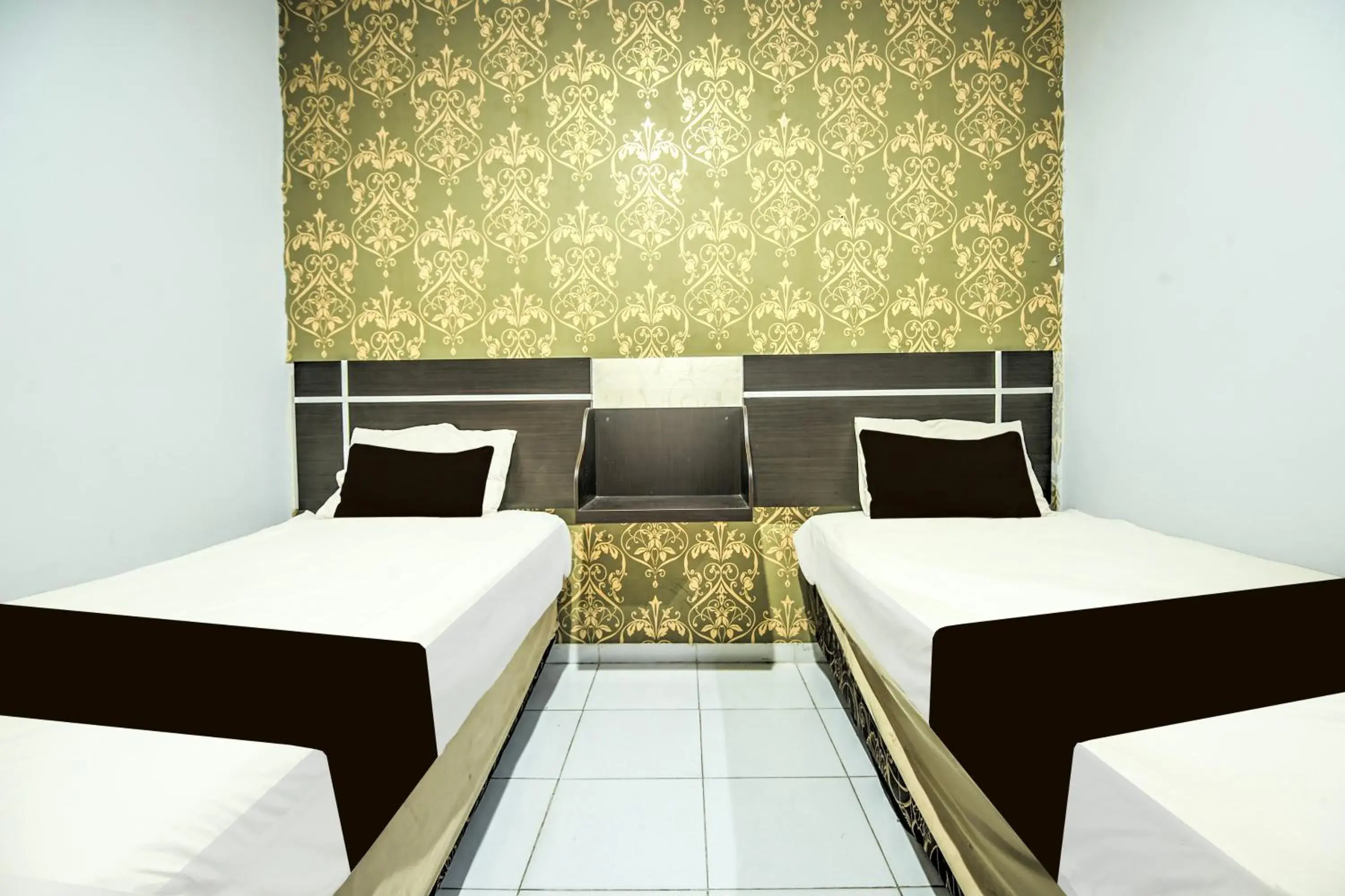 Delxue Twin Room in Hotel O Makassar near Mall Panakukang formerly Hotel Lucky Inn Makassar Delxue Twin Room in Hotel O Makassar near Mall Panakukang formerly Hotel Lucky Inn Makassar