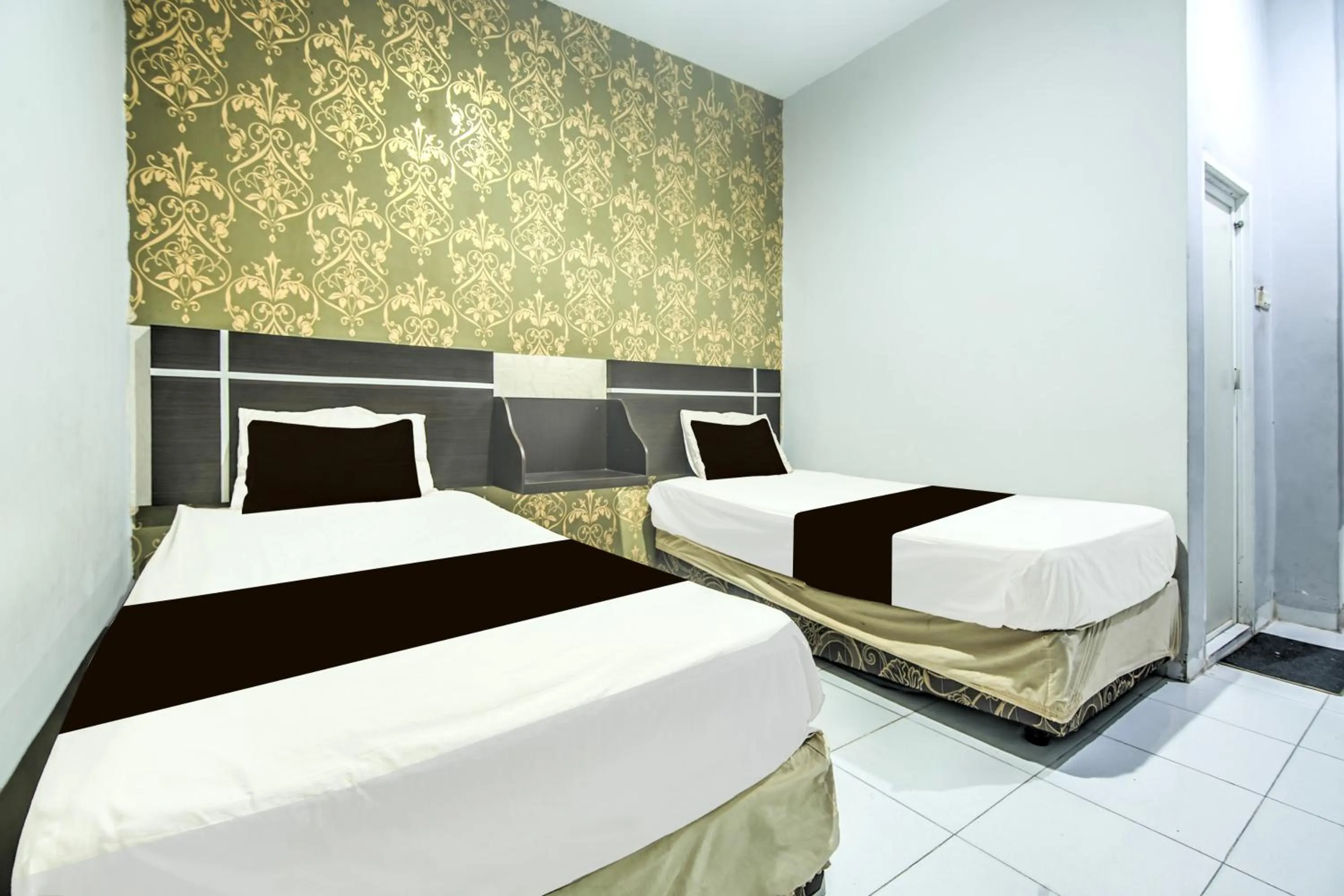 Bedroom, Bed in Hotel O Makassar near Mall Panakukang formerly Hotel Lucky Inn Makassar