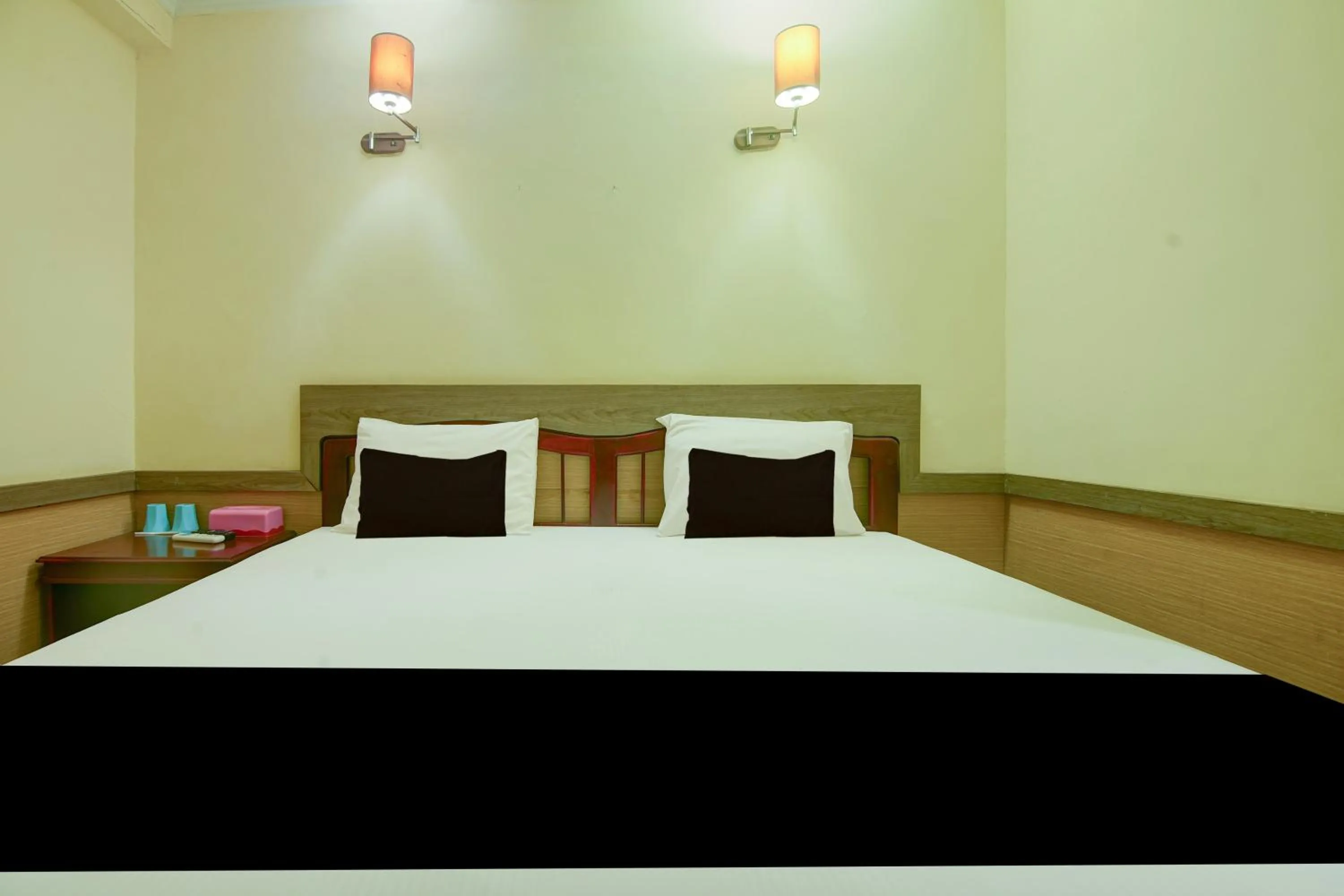 Bedroom, Bed in Hotel O Makassar near Pantai Losari formerly Hotel Tiara Sari