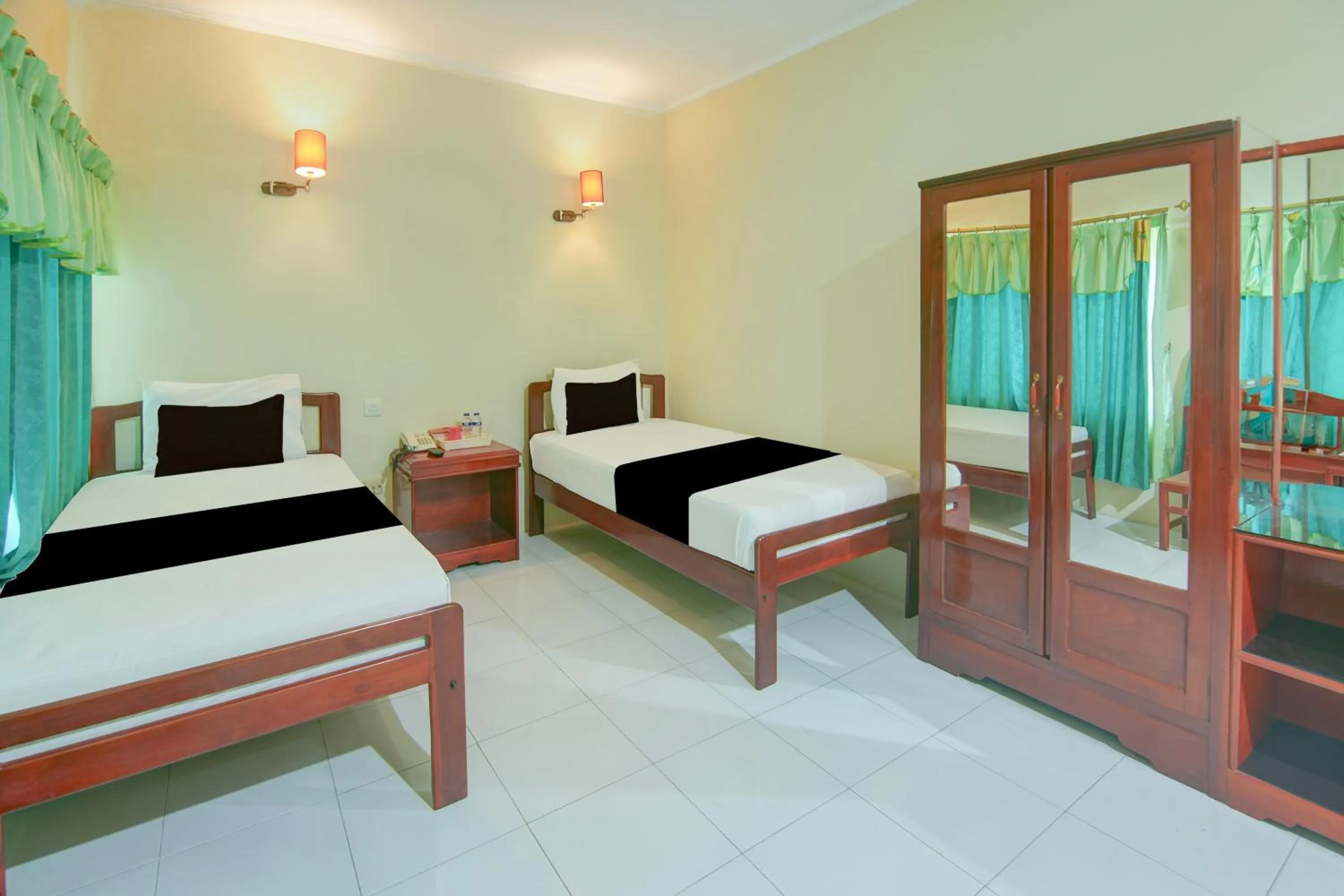 Bedroom, Bed in Hotel O Makassar near Pantai Losari formerly Hotel Tiara Sari