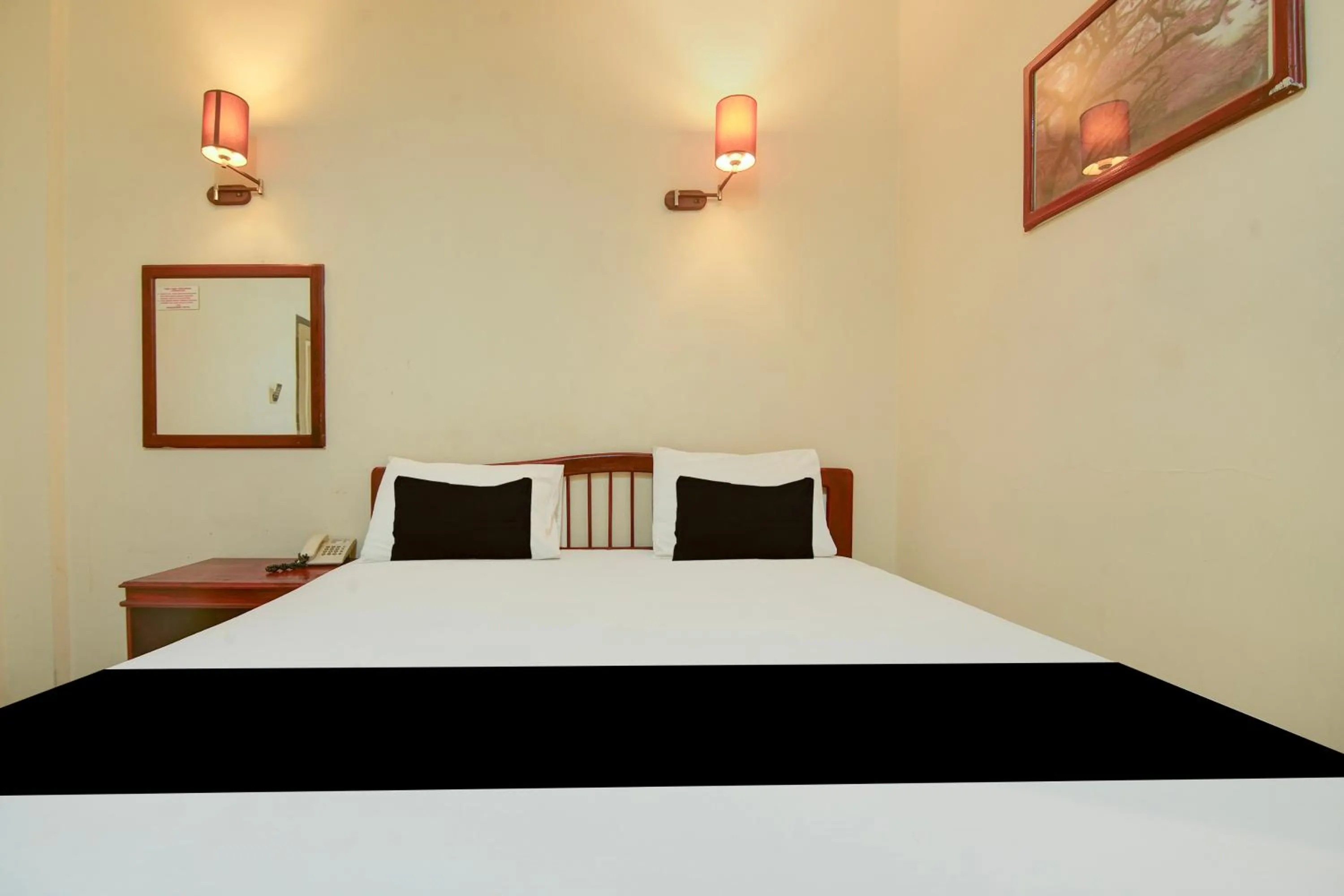 Bedroom, Bed in Hotel O Makassar near Pantai Losari formerly Hotel Tiara Sari