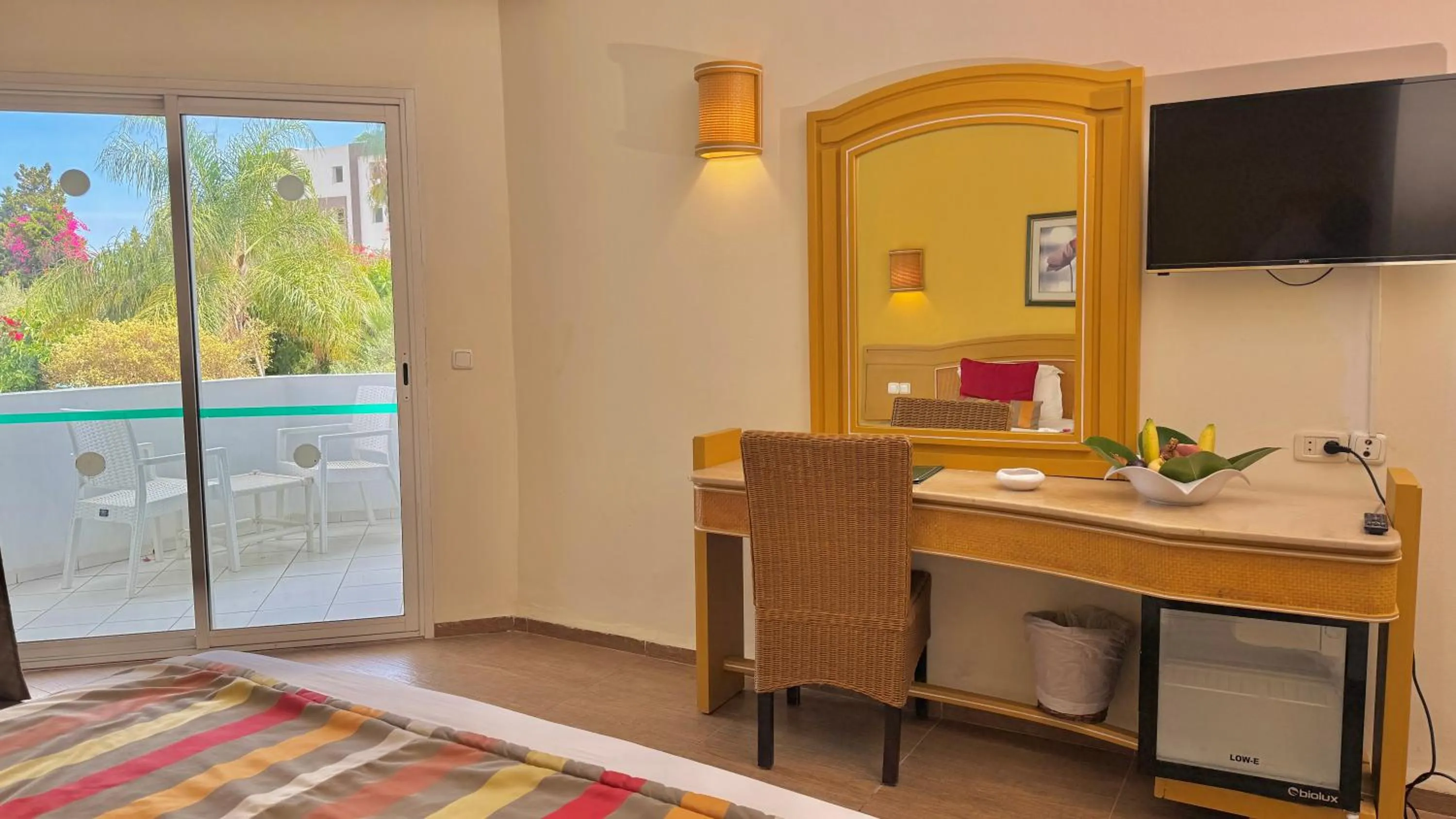 Balcony/Terrace, Bed in Hammamet Garden Resort and Spa