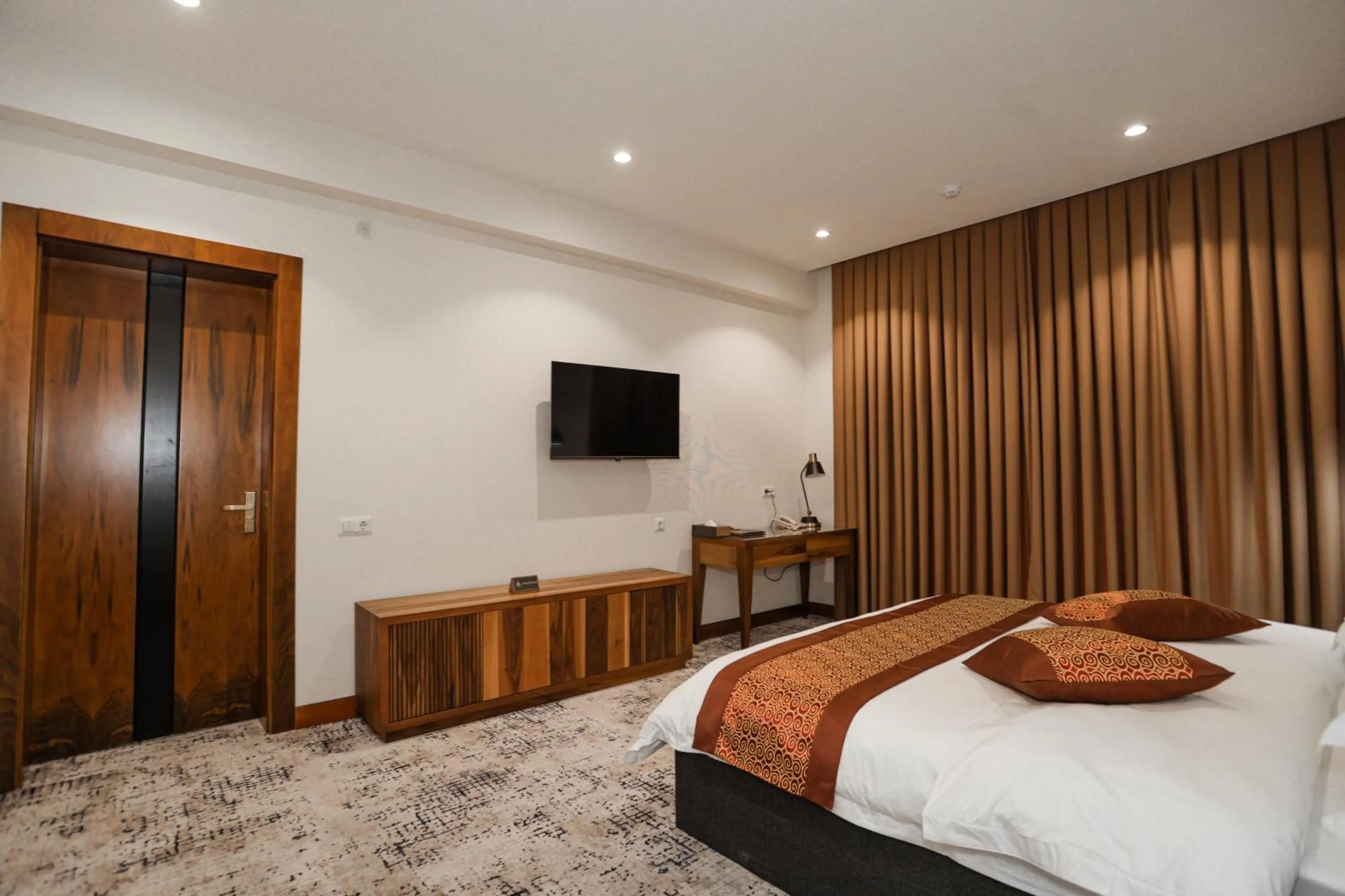 Bed in Bogishamol Hotel