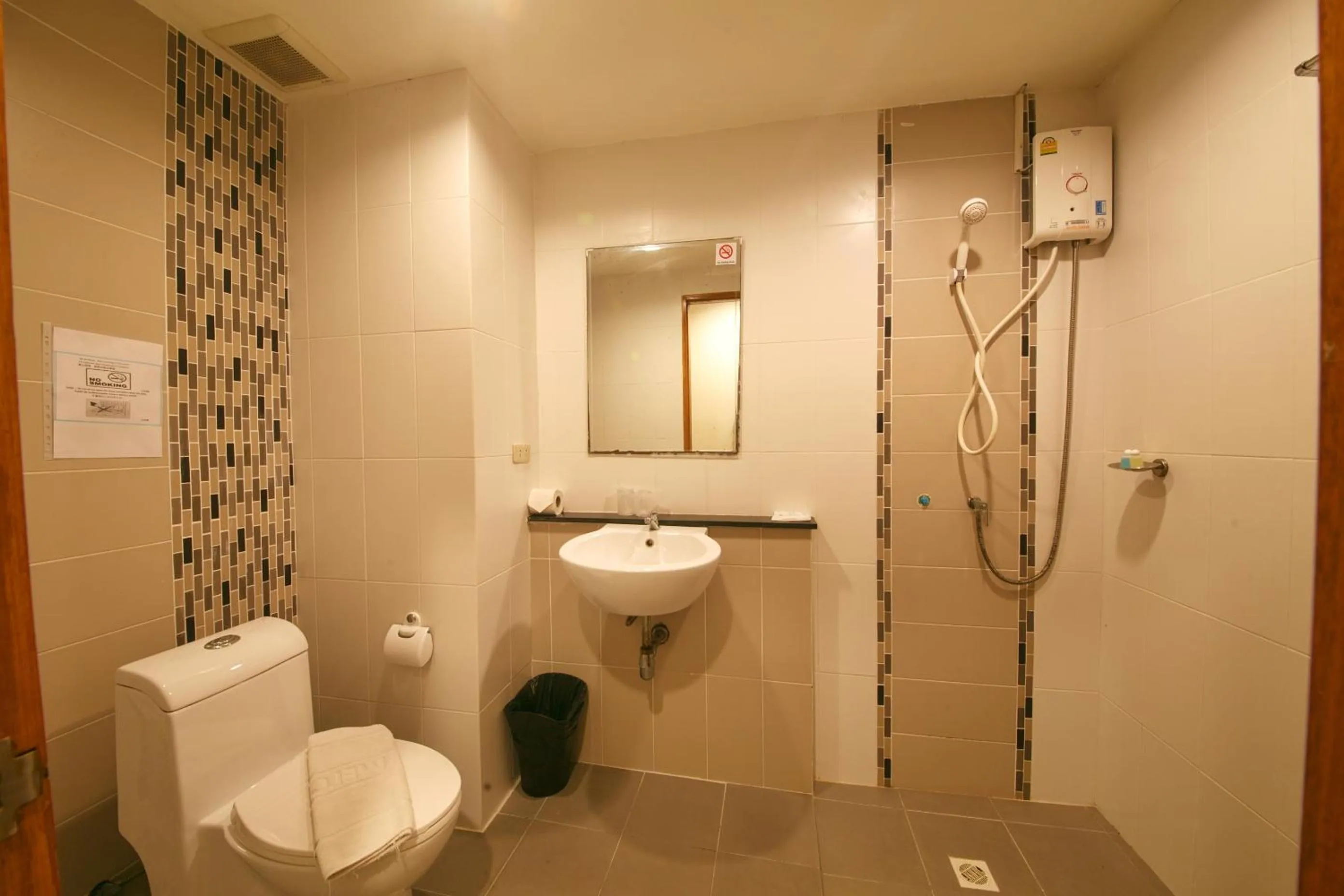 Bathroom in Tropical Sunset Hotel Patong