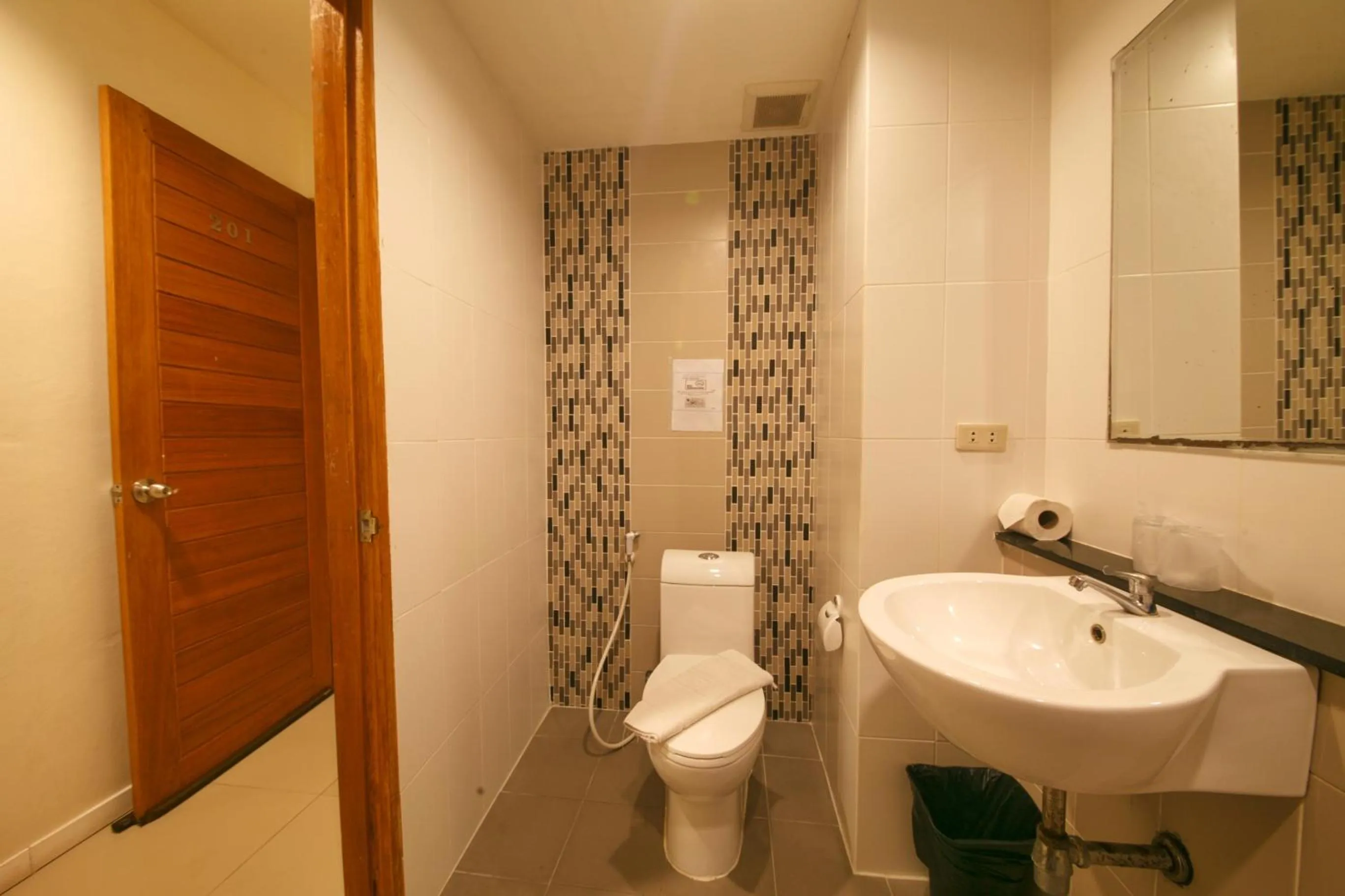 Bathroom in Tropical Sunset Hotel Patong