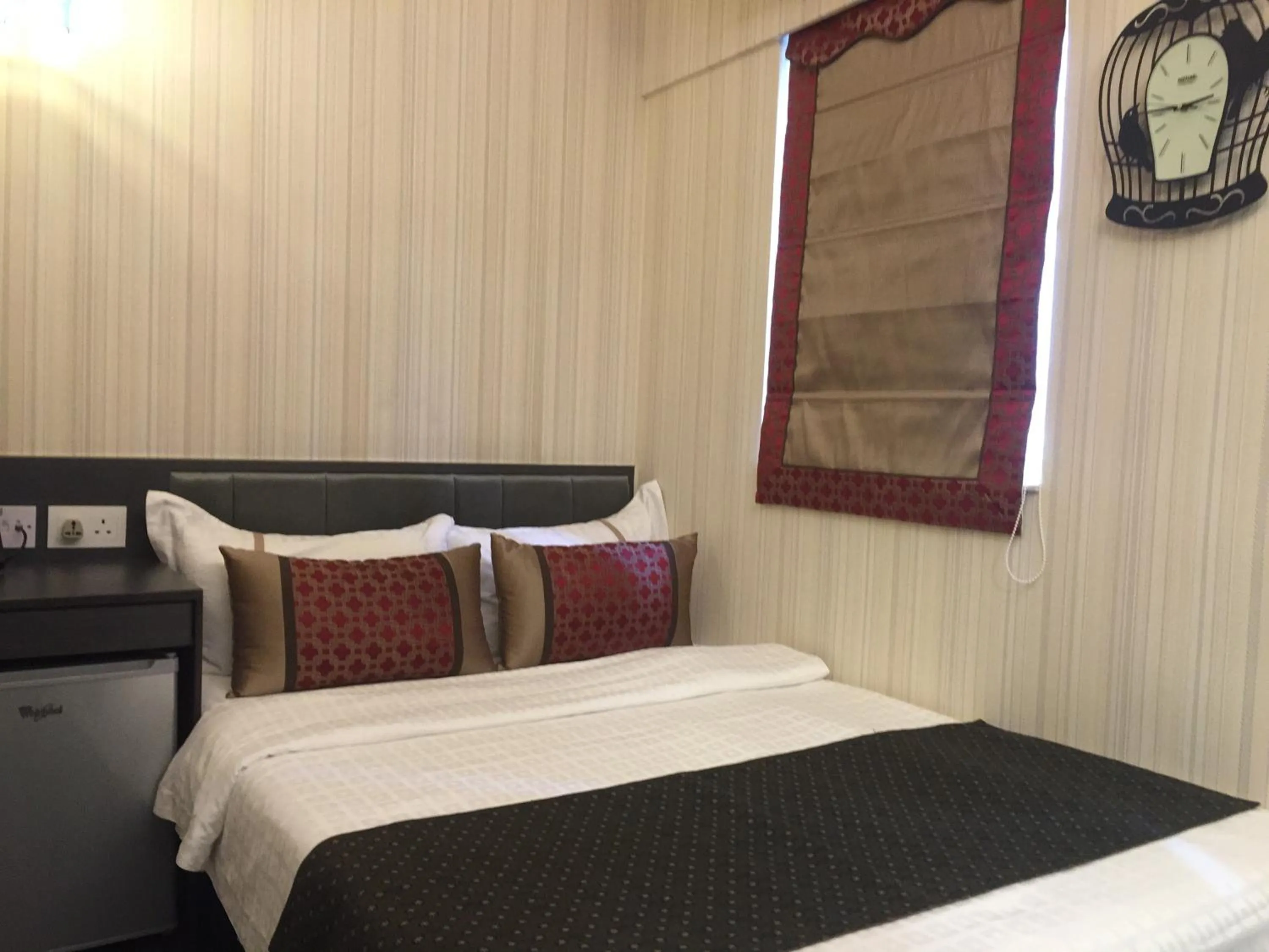 Bedroom, Bed in Seasons Hotel