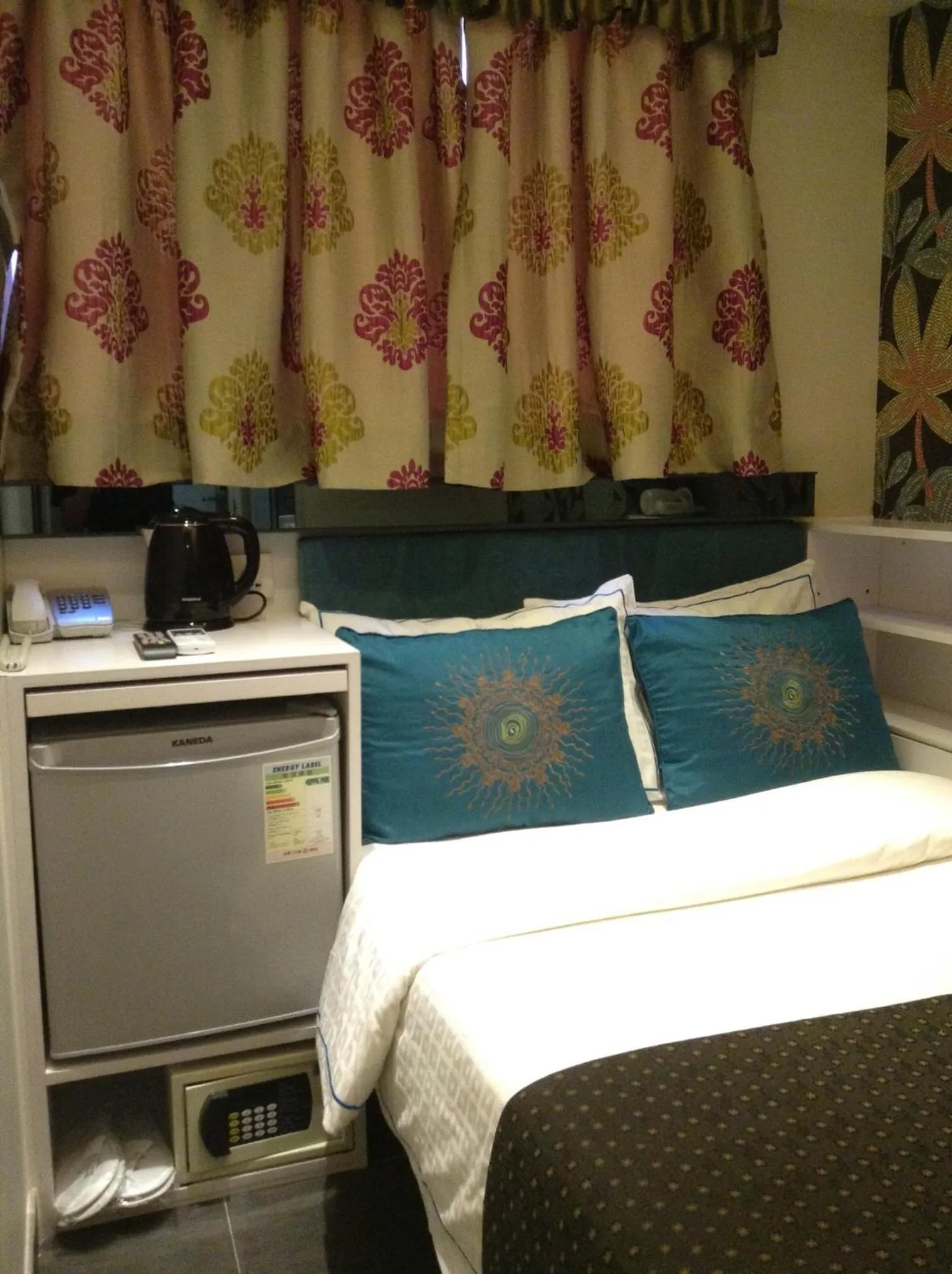 Decorative detail, Bed in Seasons Hotel