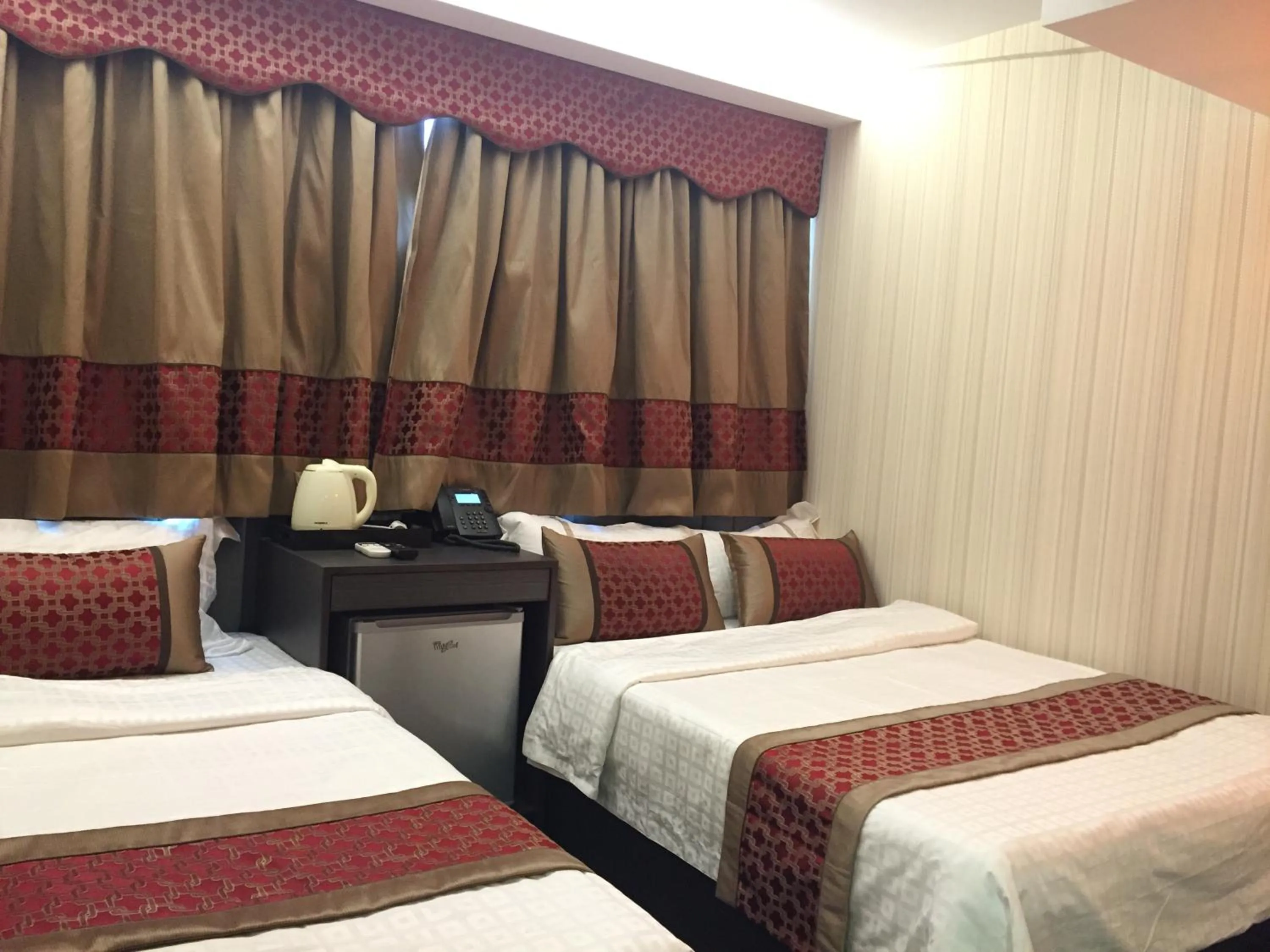 Bed in Seasons Hotel