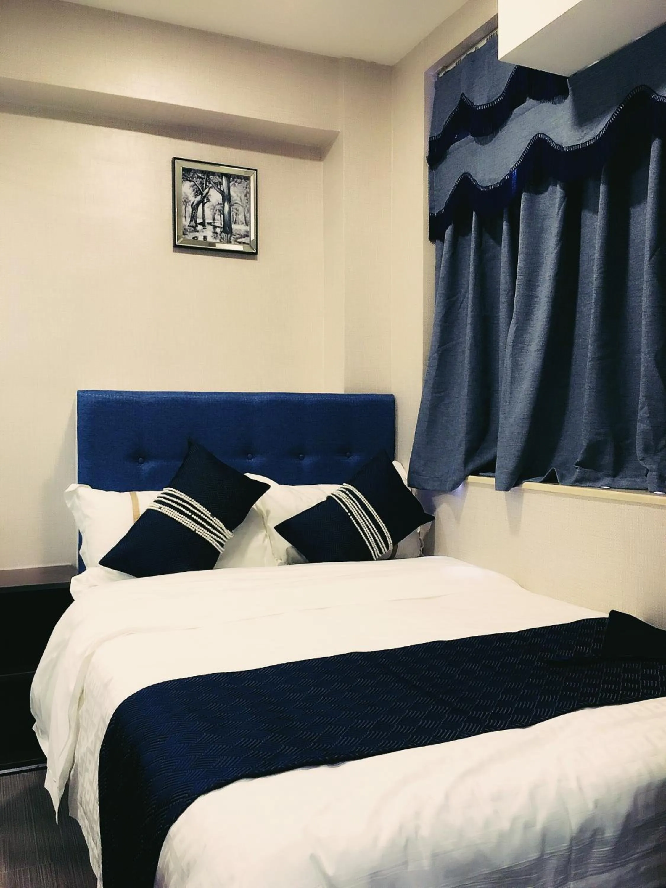 Bedroom, Bed in Seasons Hotel