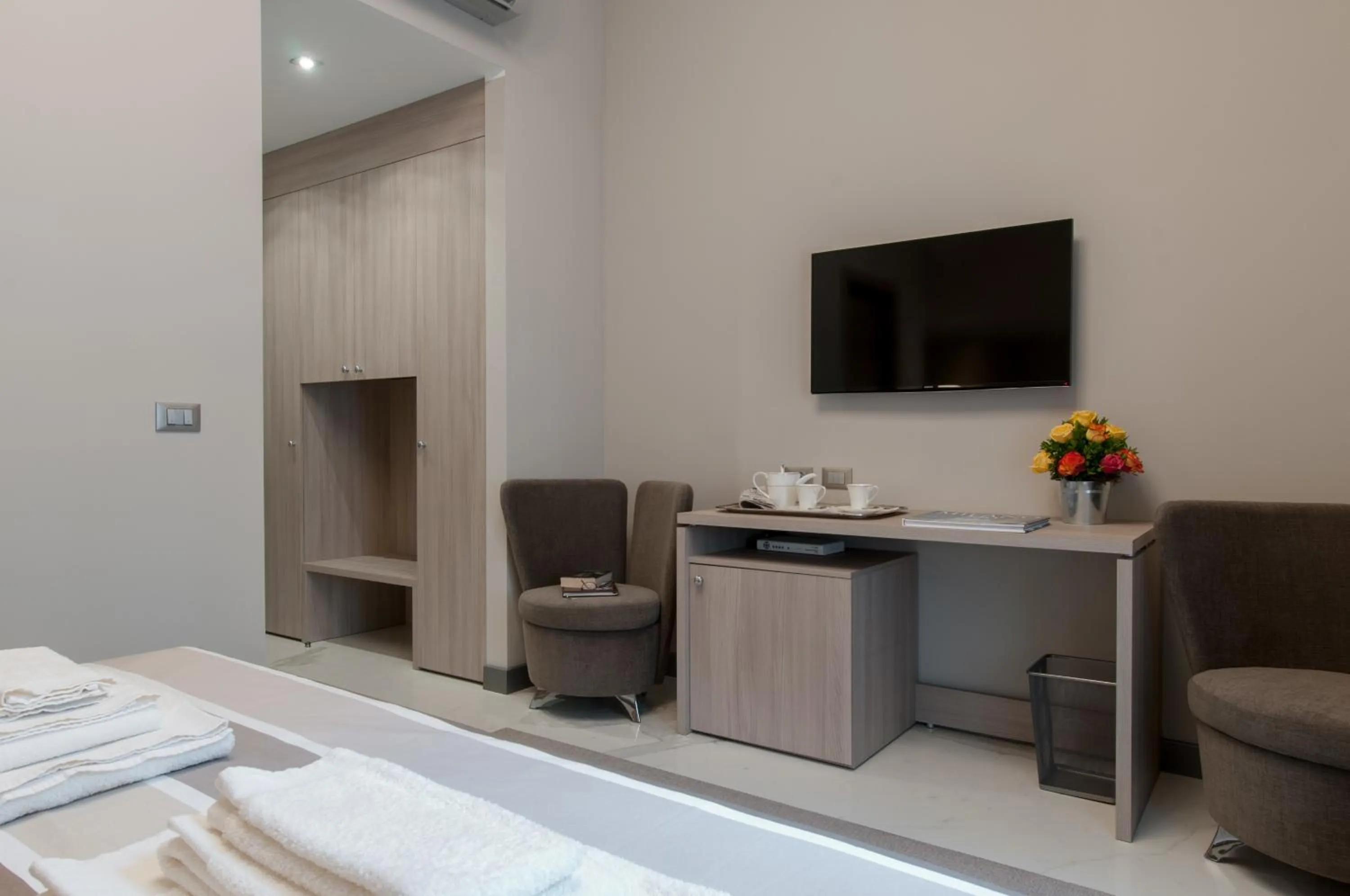 Seating area, Bed in Brera Prestige B&B