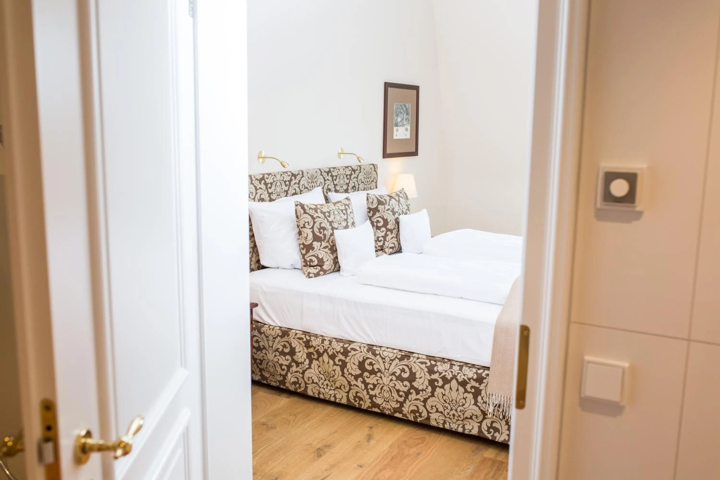 Bedroom, Bed in Hotel Schloss Leitheim