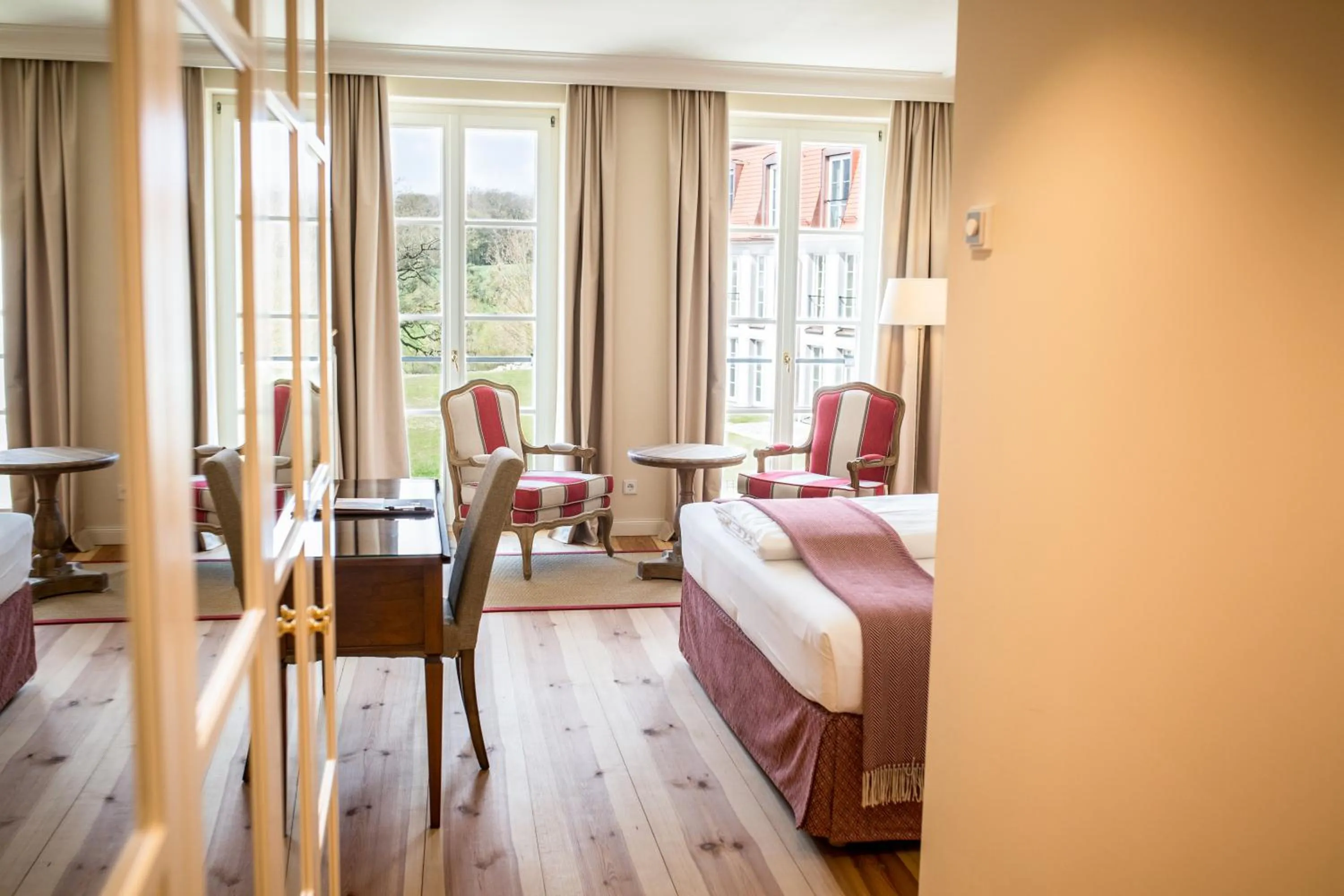 Photo of the whole room, Bed in Hotel Schloss Leitheim