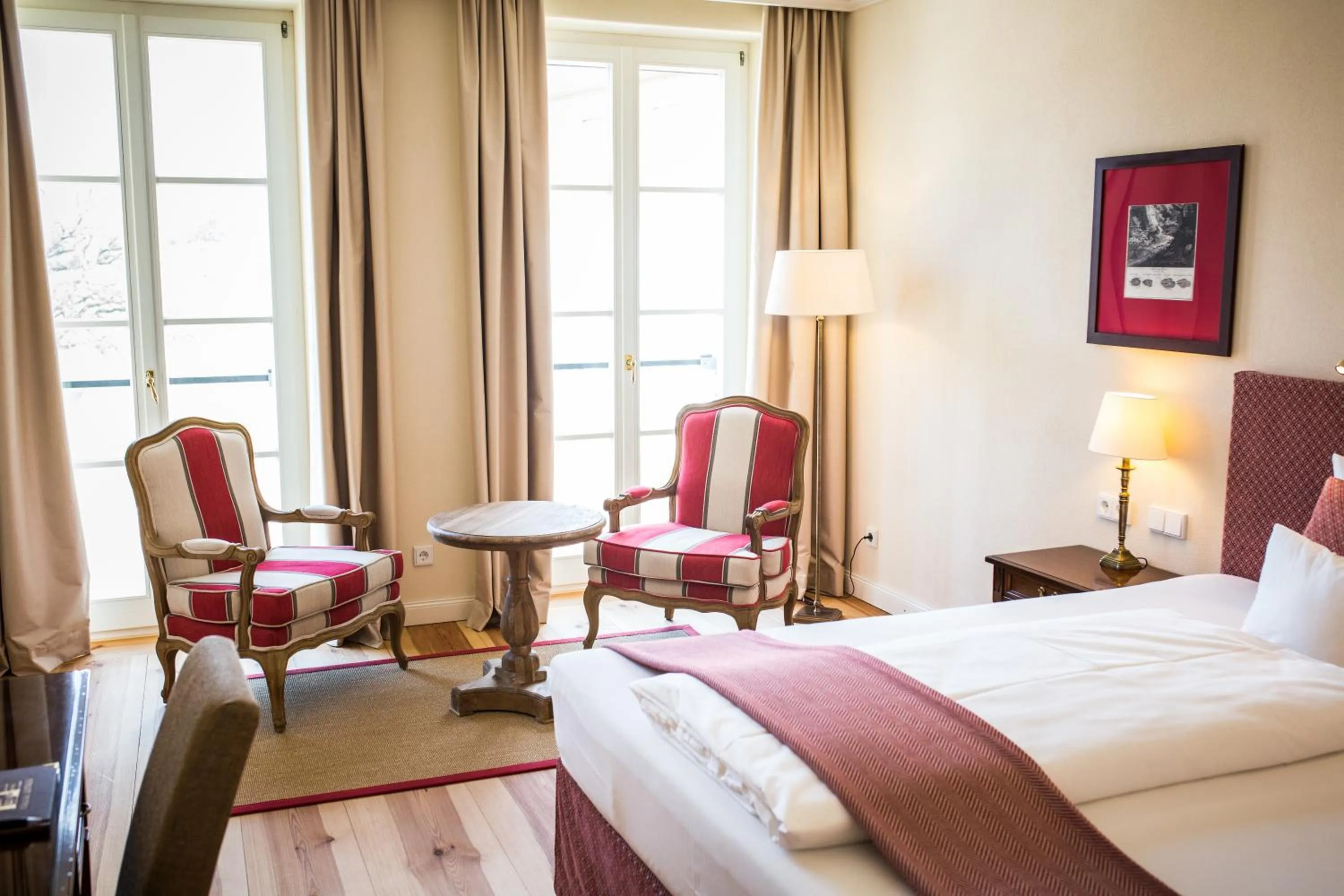 Seating area, Bed in Hotel Schloss Leitheim