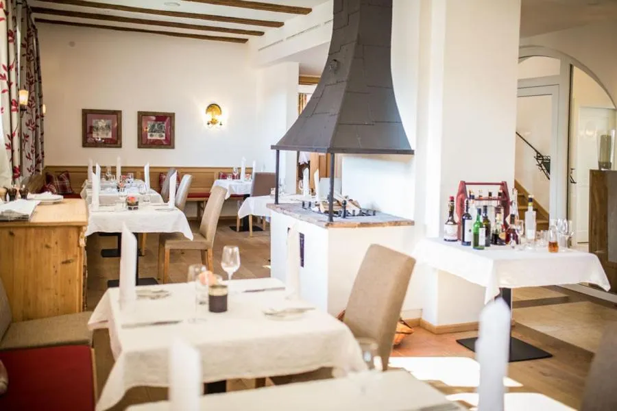 Restaurant/places to eat in Hotel Schloss Leitheim