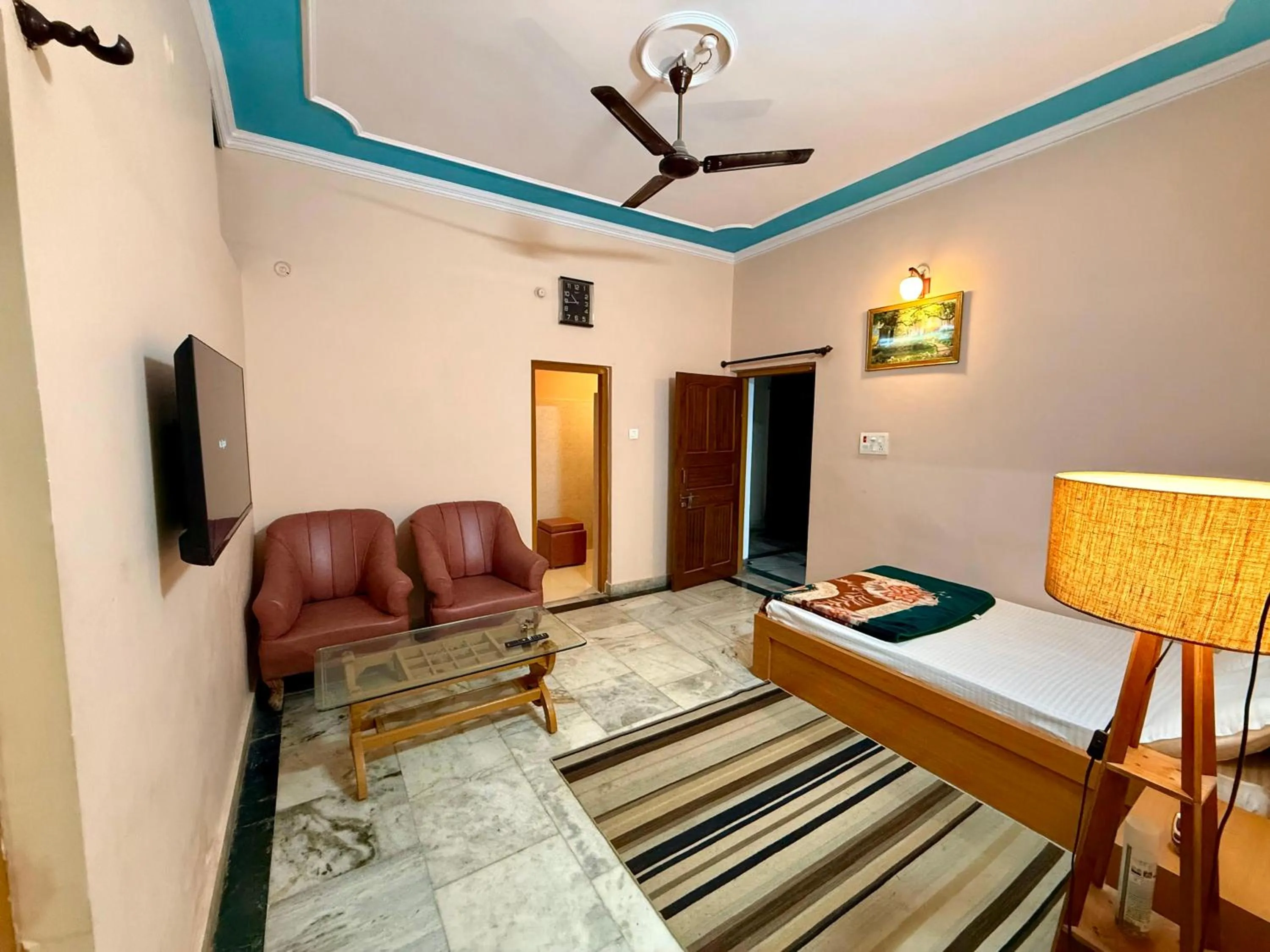 TV and multimedia in Madhuraj Villa Homestay