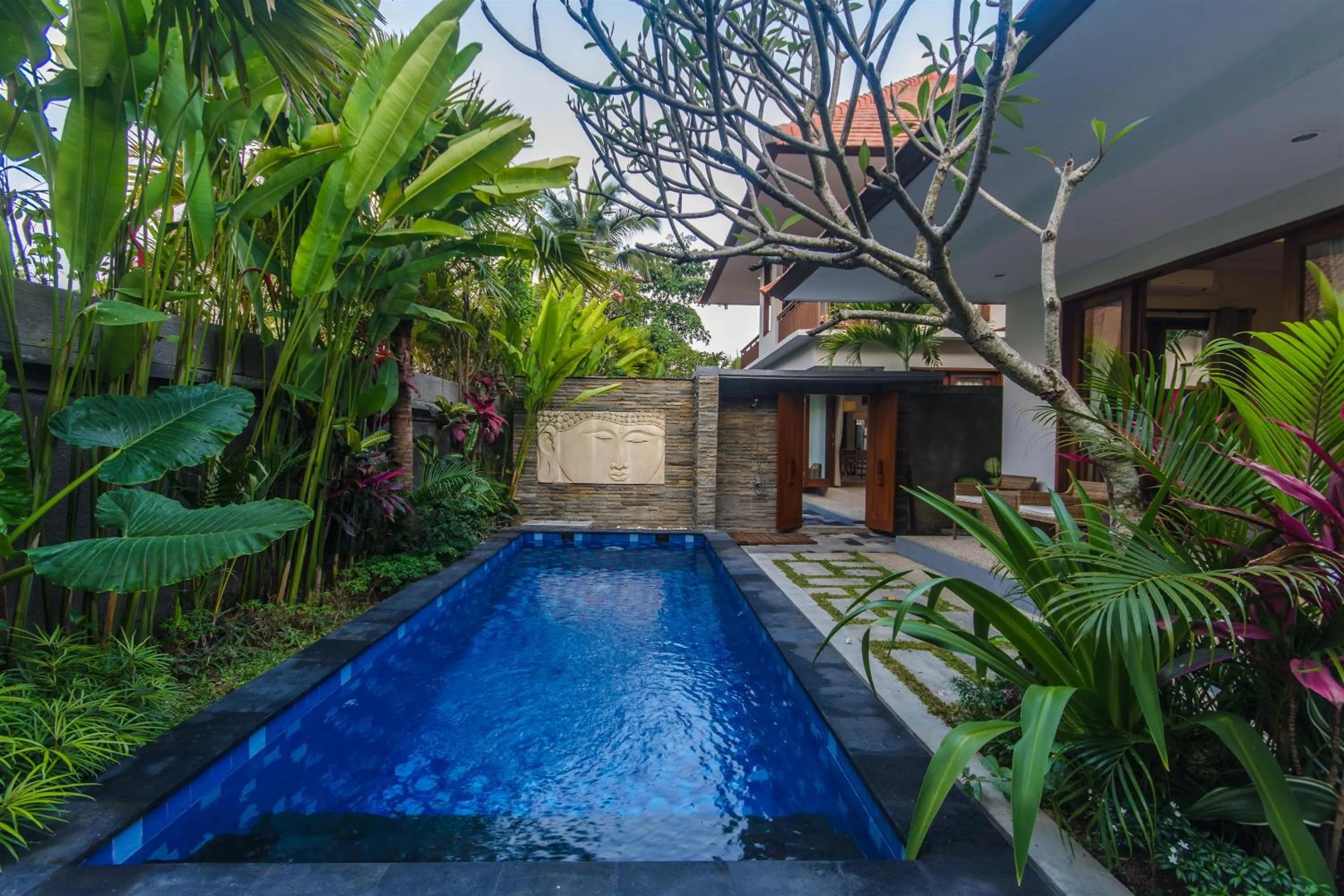 Swimming pool in La-Meli Villas Ubud