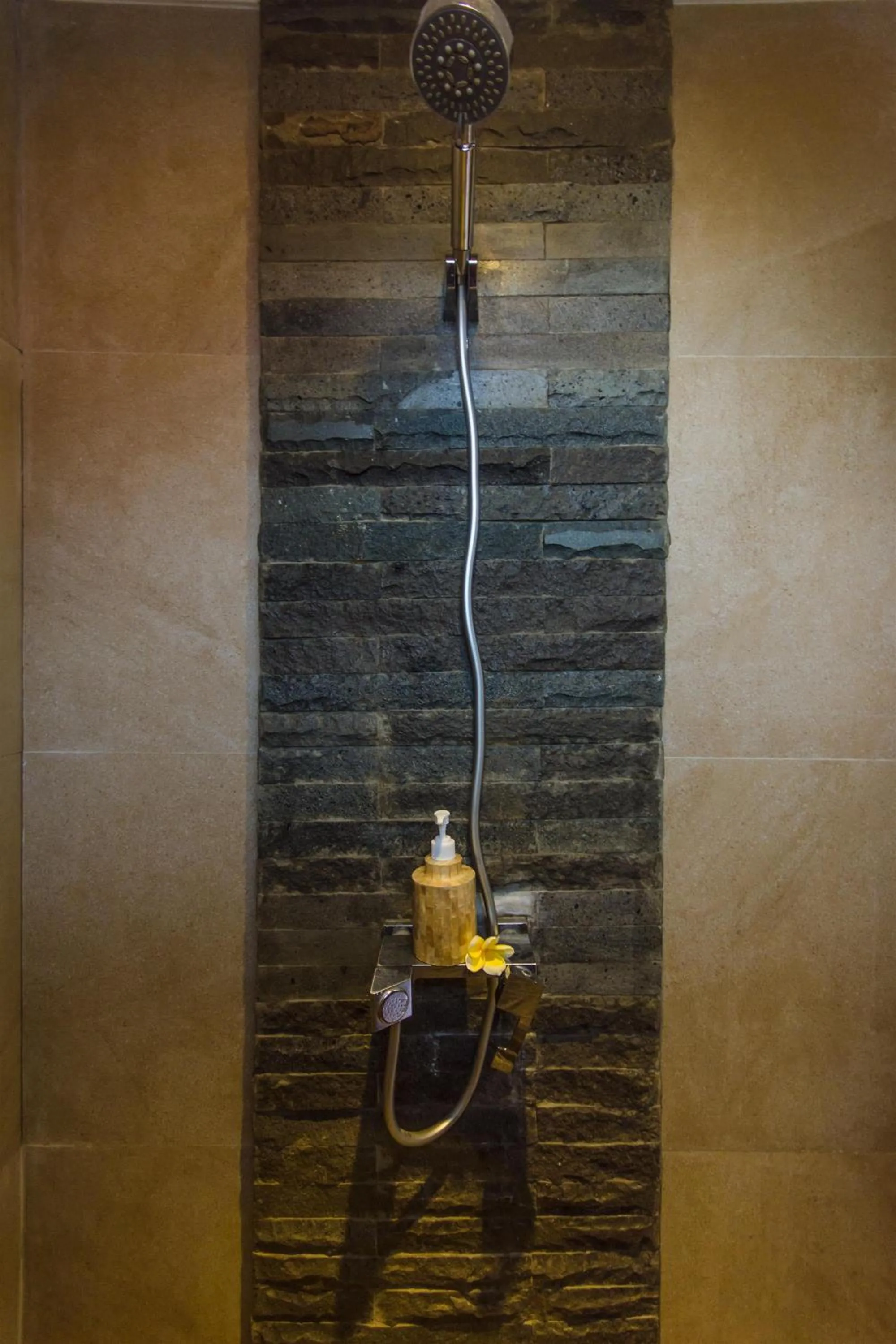 Shower in La-Meli Villas Ubud