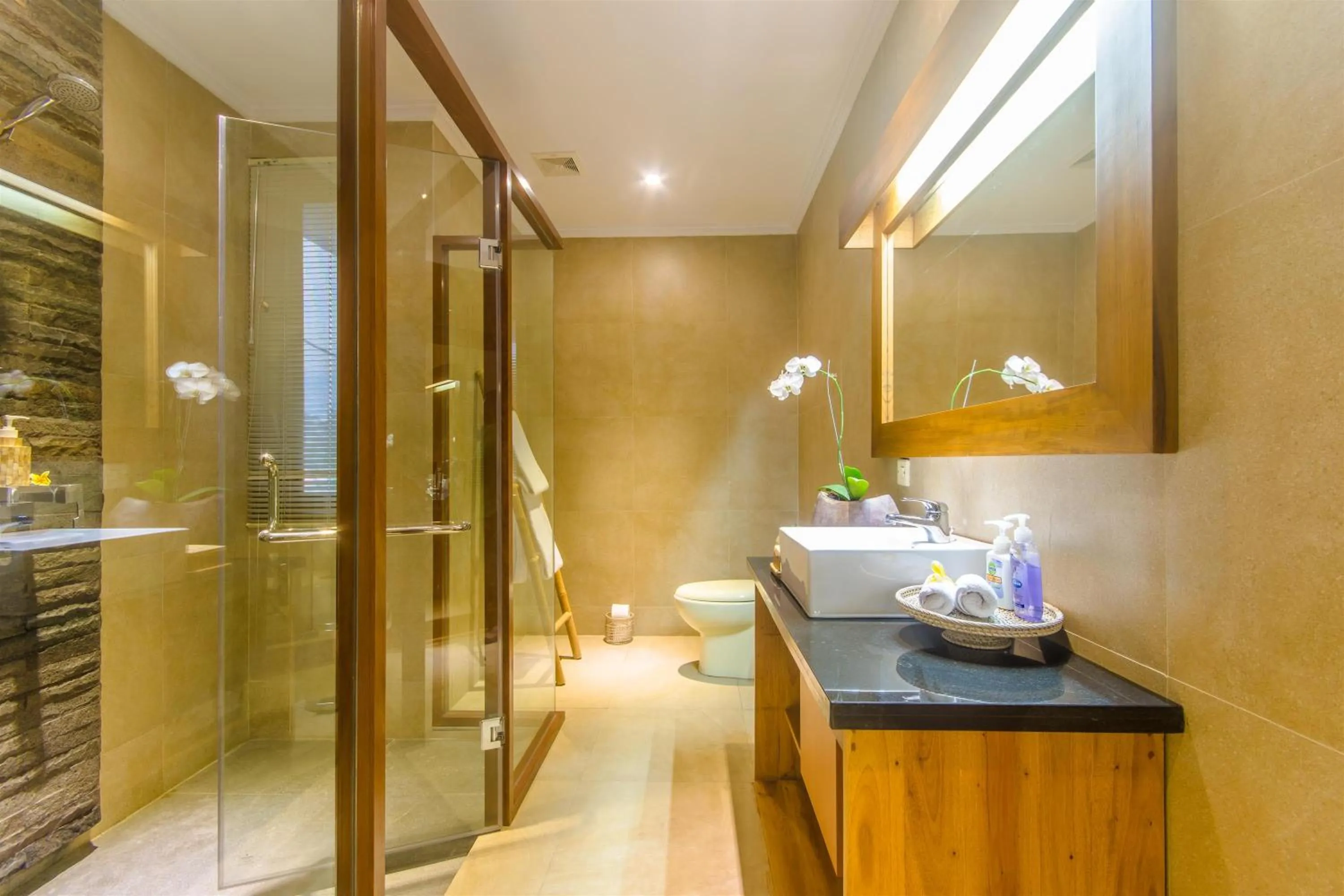 Shower in La-Meli Villas Ubud