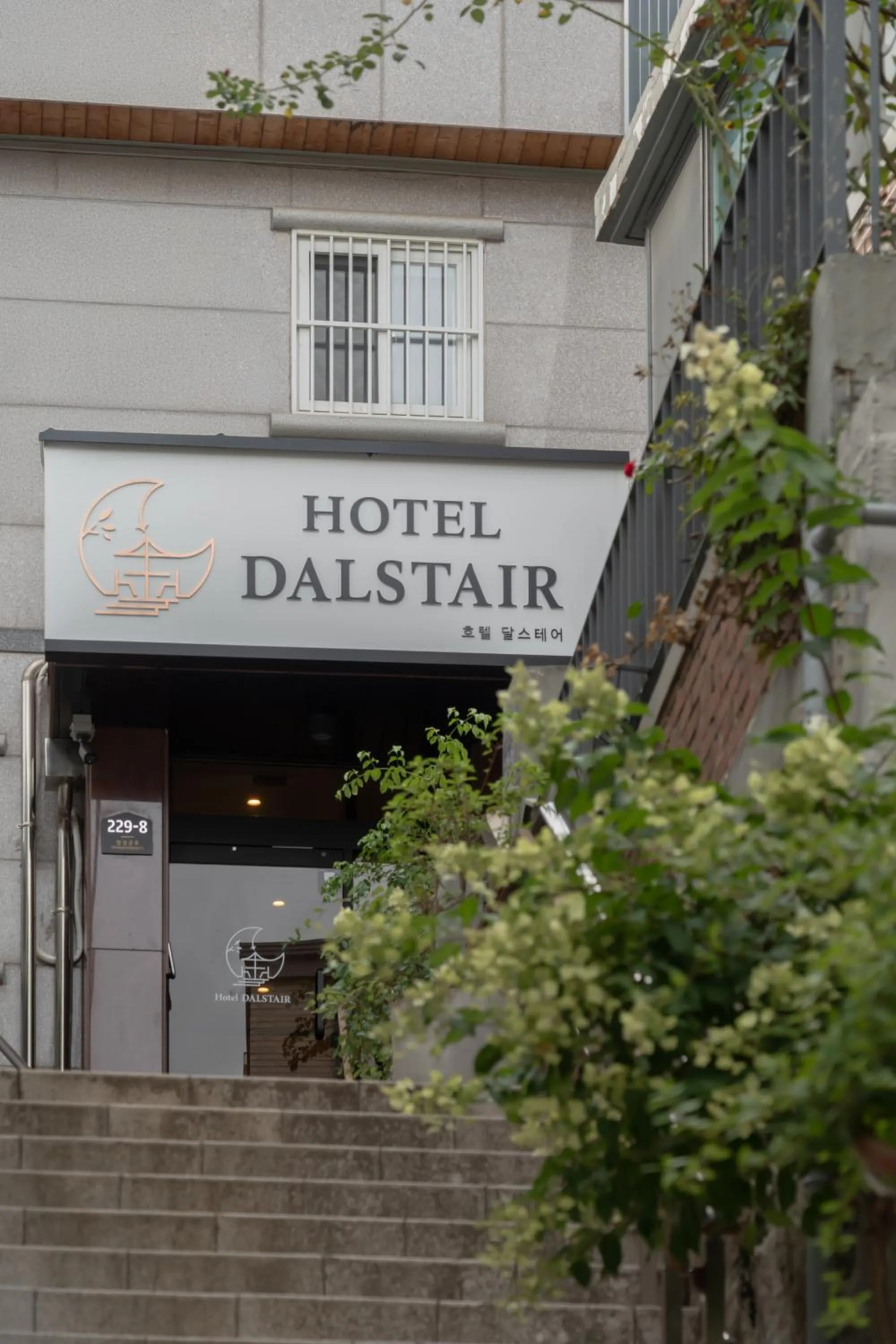 Property building in Hotel Dalstair Seoul Jongno