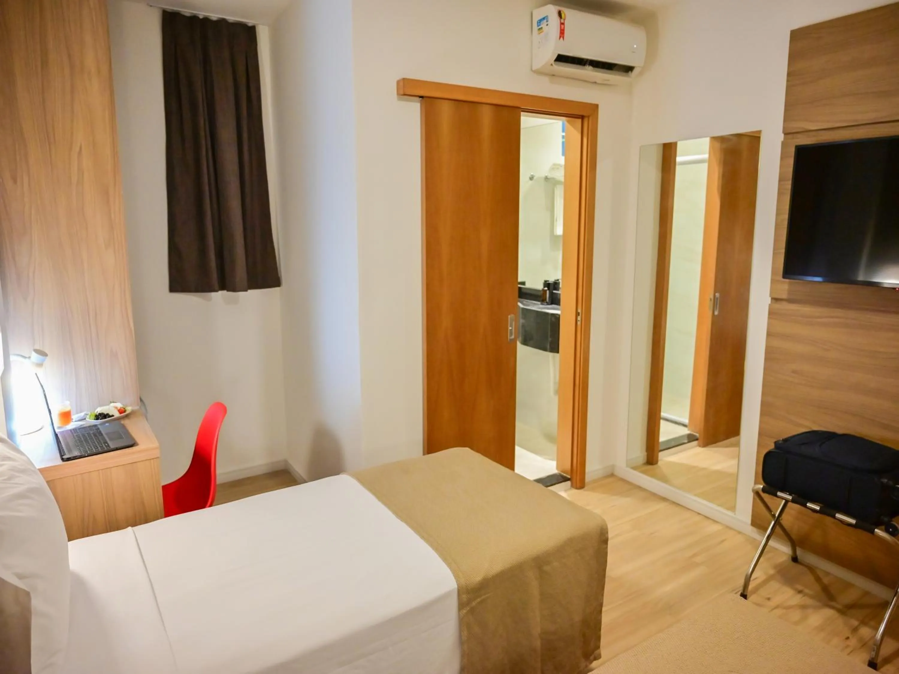 Photo of the whole room, Bed in Bristol Marambaia Belém