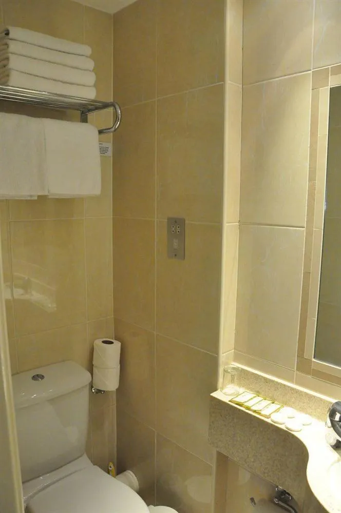 Toilet in Olympic House Hotel