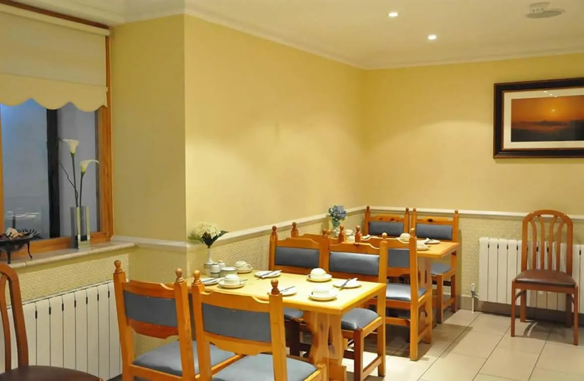 Restaurant/places to eat in Olympic House Hotel