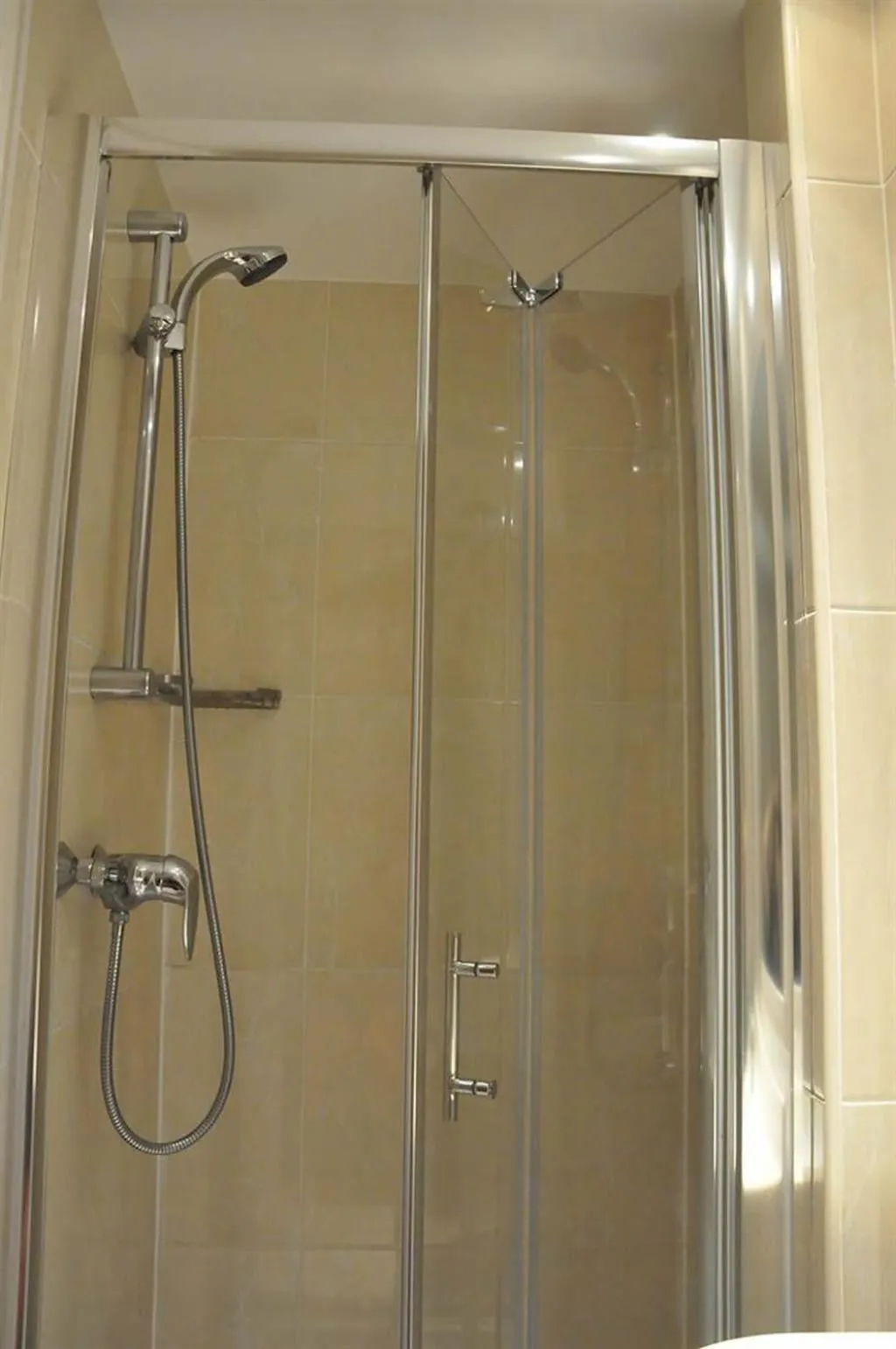 Shower in Olympic House Hotel