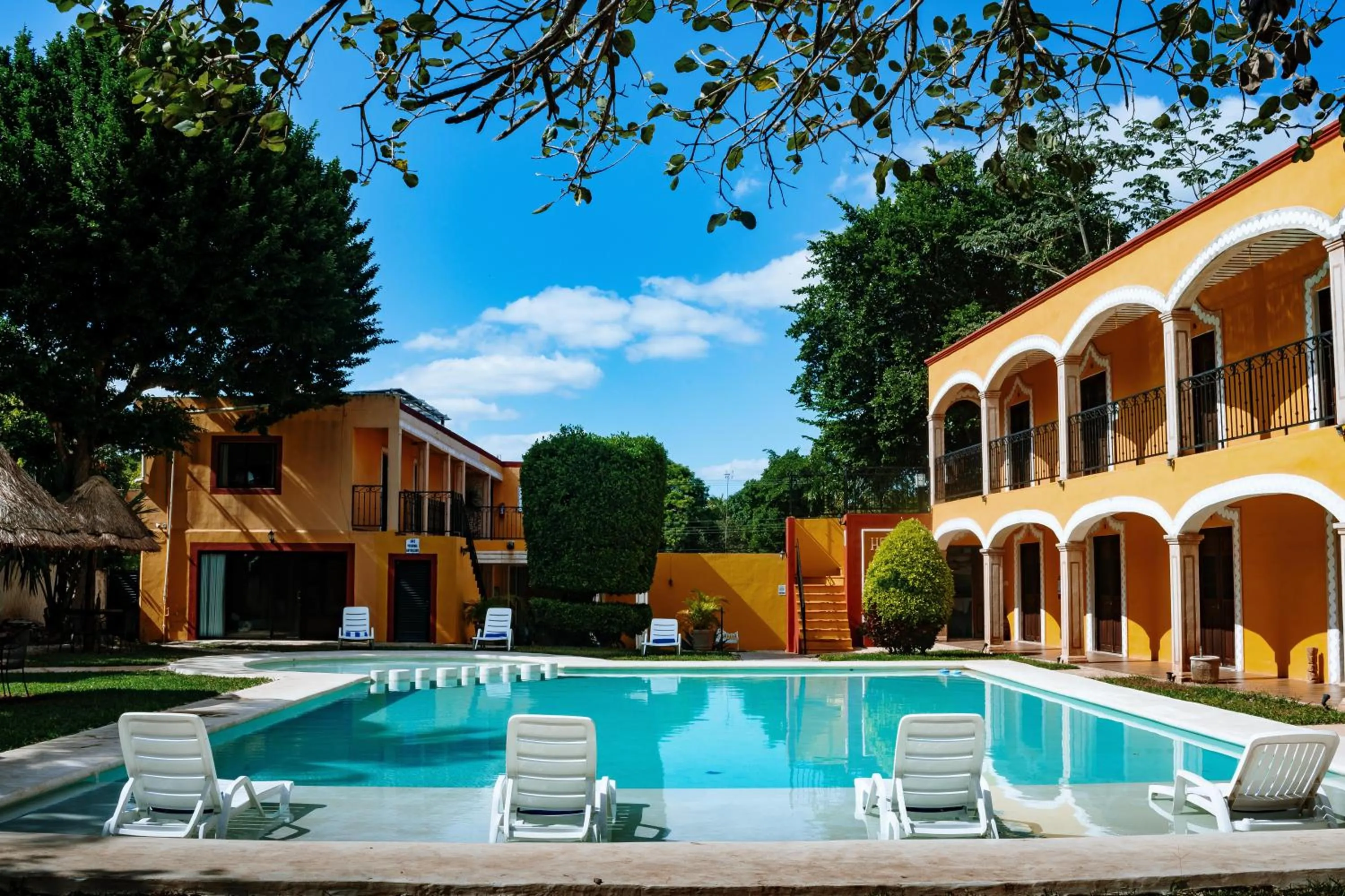 Swimming pool in Hotel Tuul