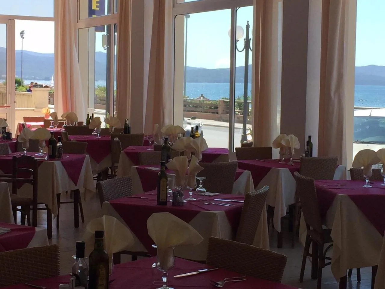 Restaurant/places to eat in Hotel Lido