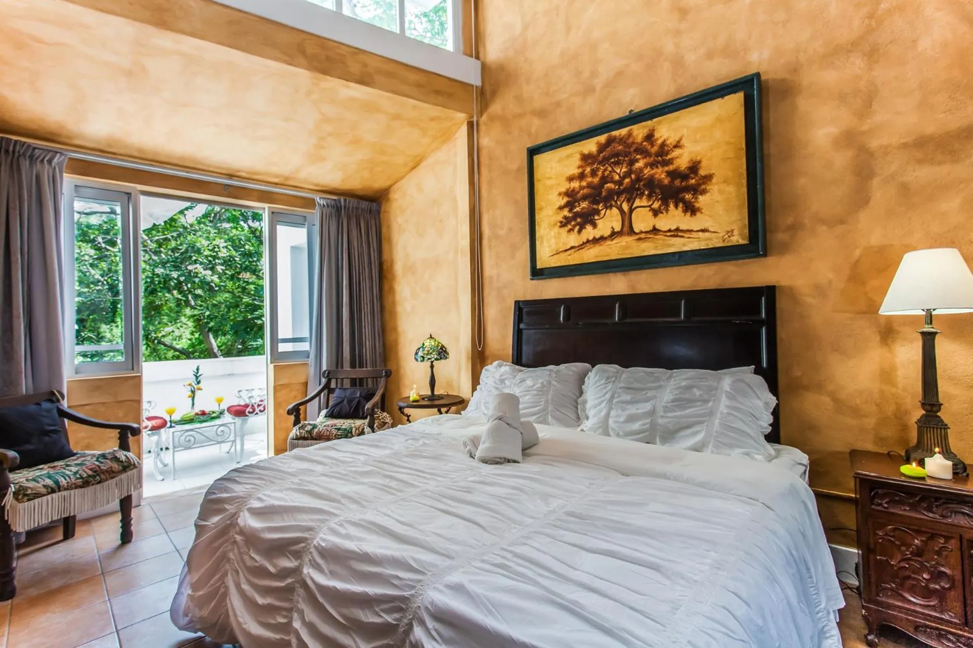 Photo of the whole room, Bed in Garlands Del Rio Riverside Boutique Hotel