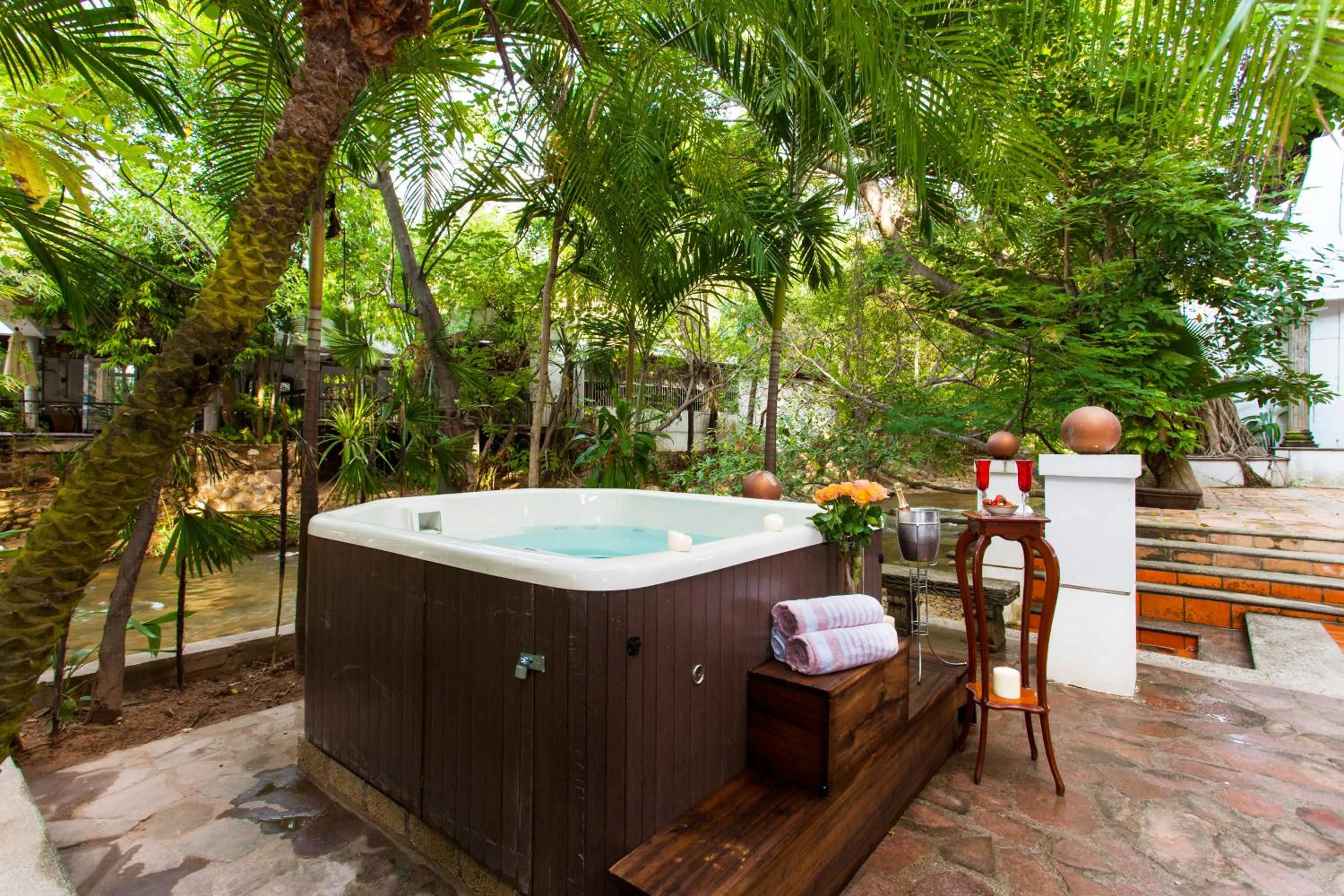 Hot Tub in Garlands Del Rio Riverside Boutique Hotel