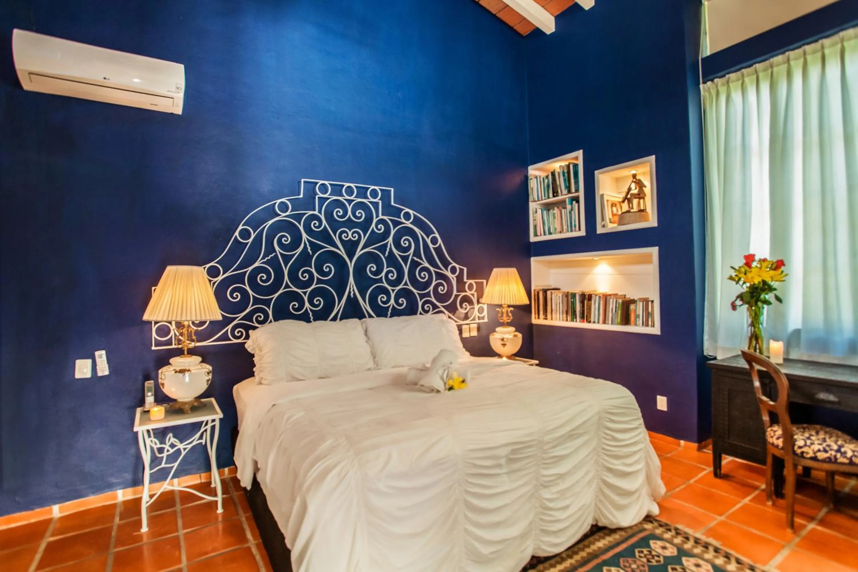 Bed in Garlands Del Rio Riverside Boutique Hotel