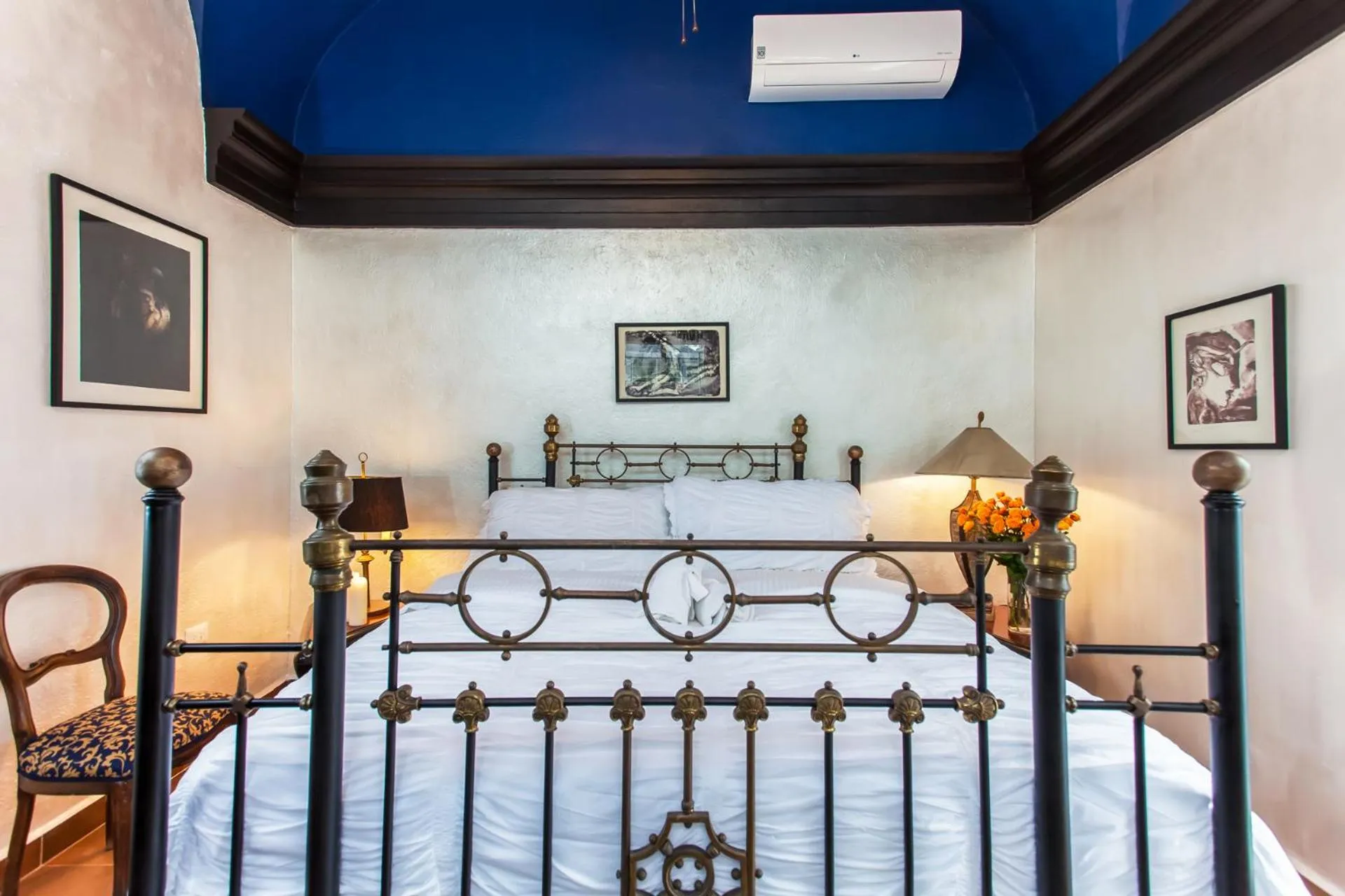 Photo of the whole room, Bed in Garlands Del Rio Riverside Boutique Hotel