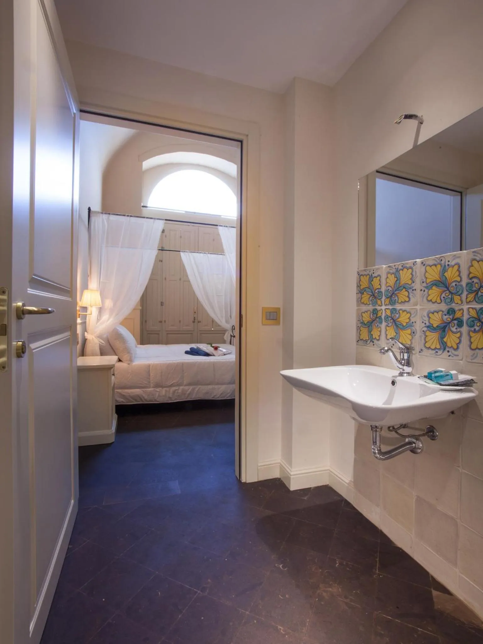 Bathroom, Bed in Il Duomo Relais