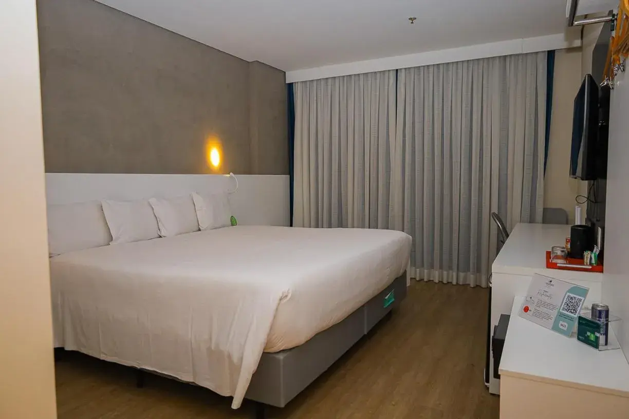 Superior King Bed in eSuites Virgínia Luxemburgo Superior King Bed in eSuites Virgínia Luxemburgo