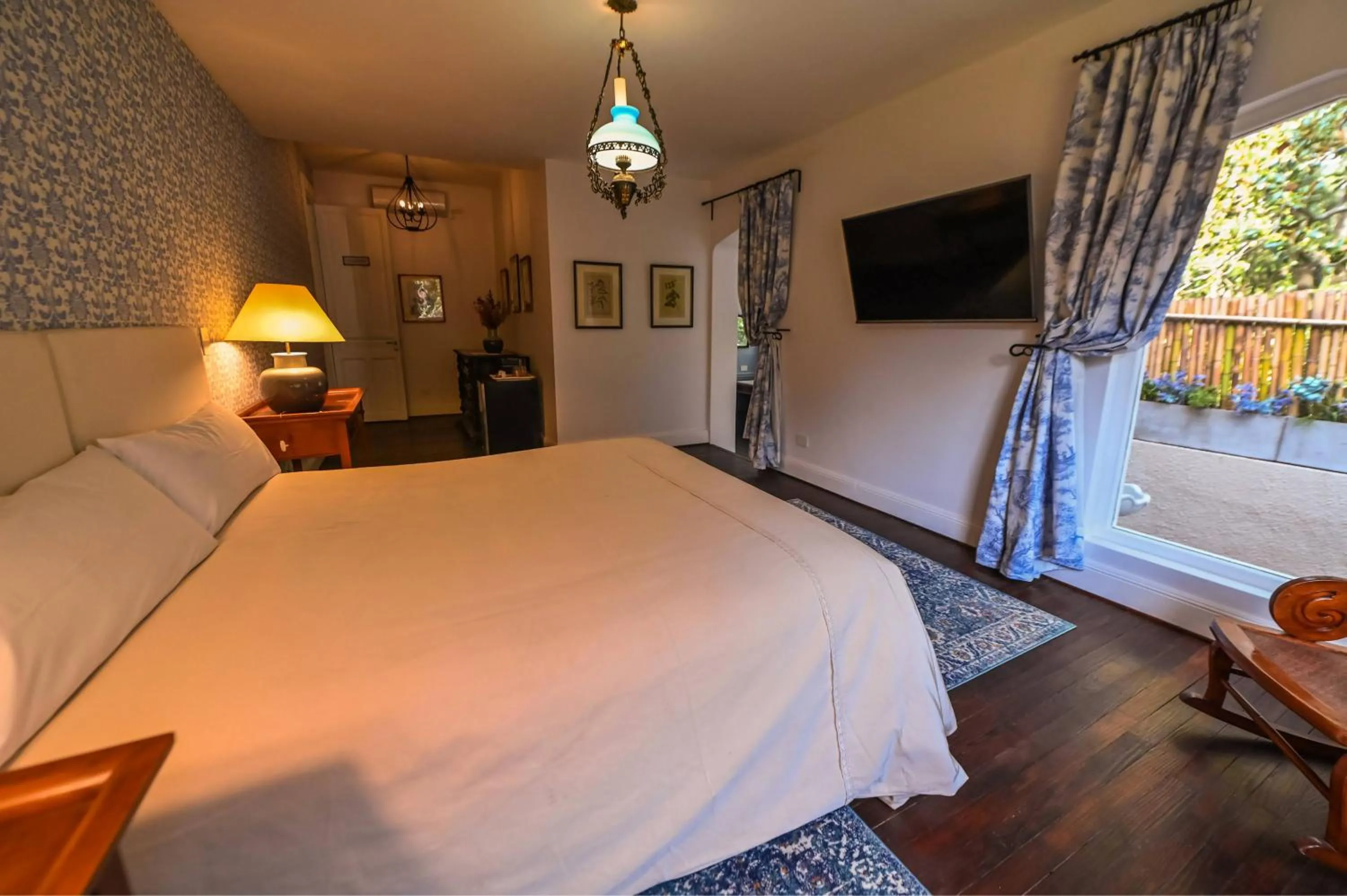 Communal lounge/ TV room, Bed in Estancia Villa Maria