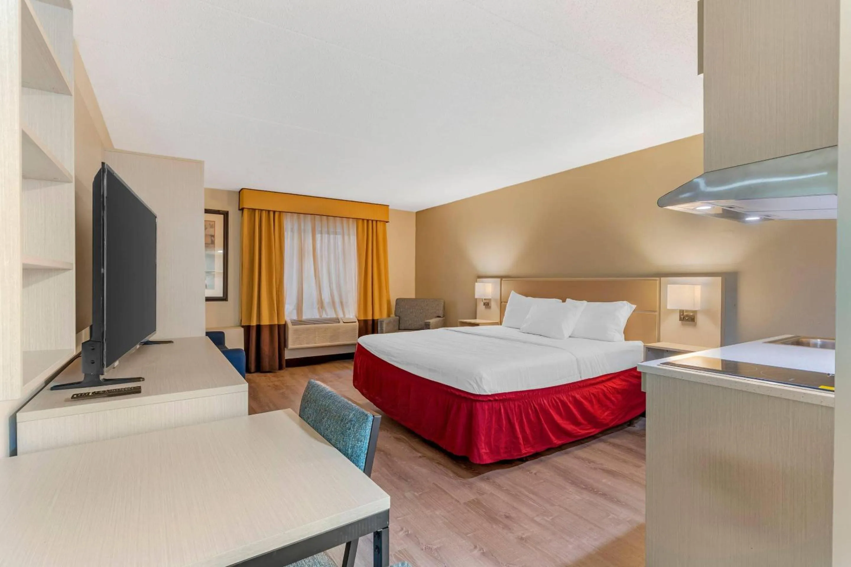 Bedroom, Bed in MainStay Suites Lansing West